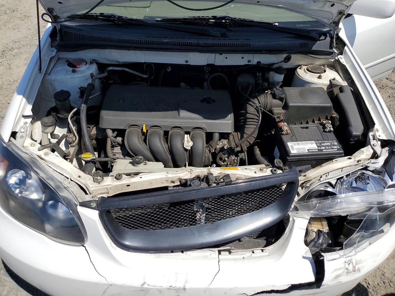 2004 Toyota Corolla Le White vin: JTDBR32E042024933