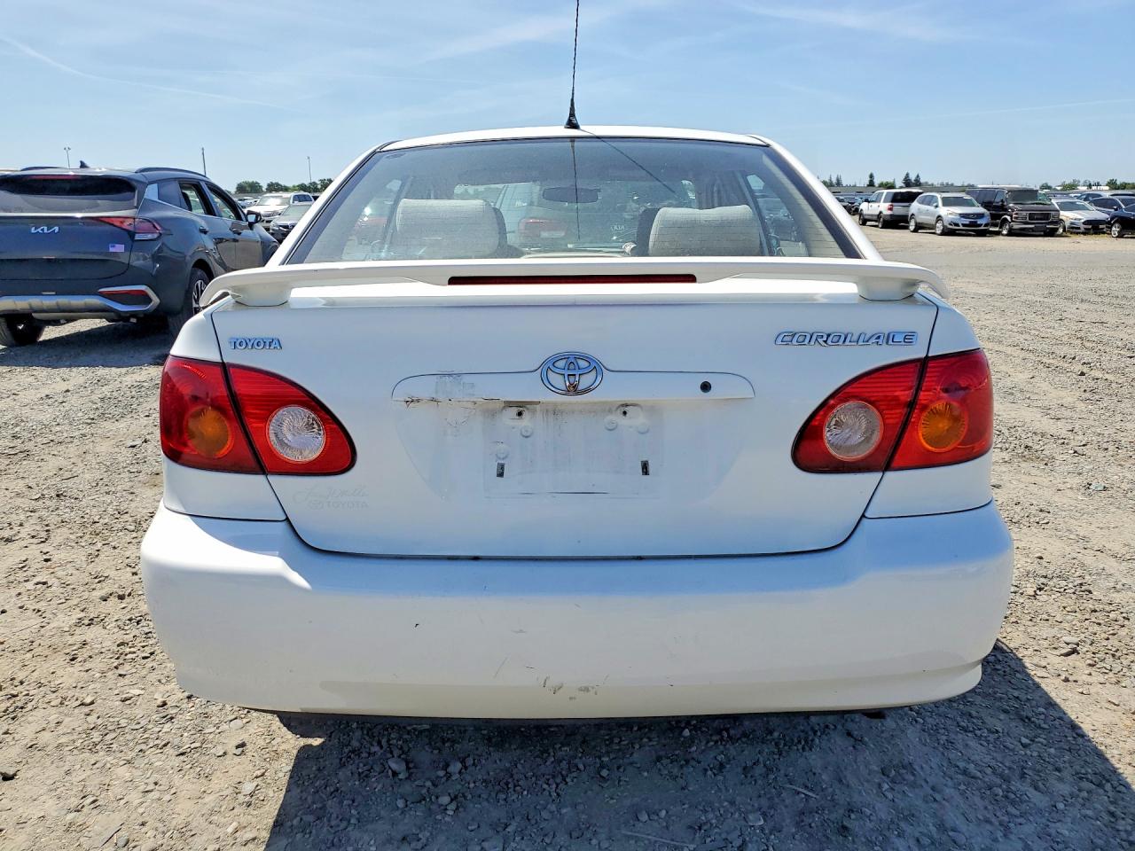 2004 Toyota Corolla Le White vin: JTDBR32E042024933
