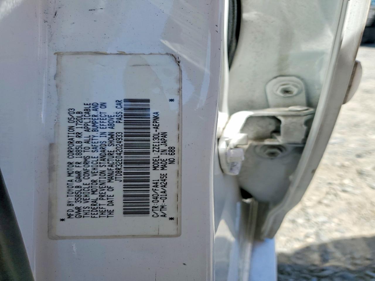 2004 Toyota Corolla Le White vin: JTDBR32E042024933