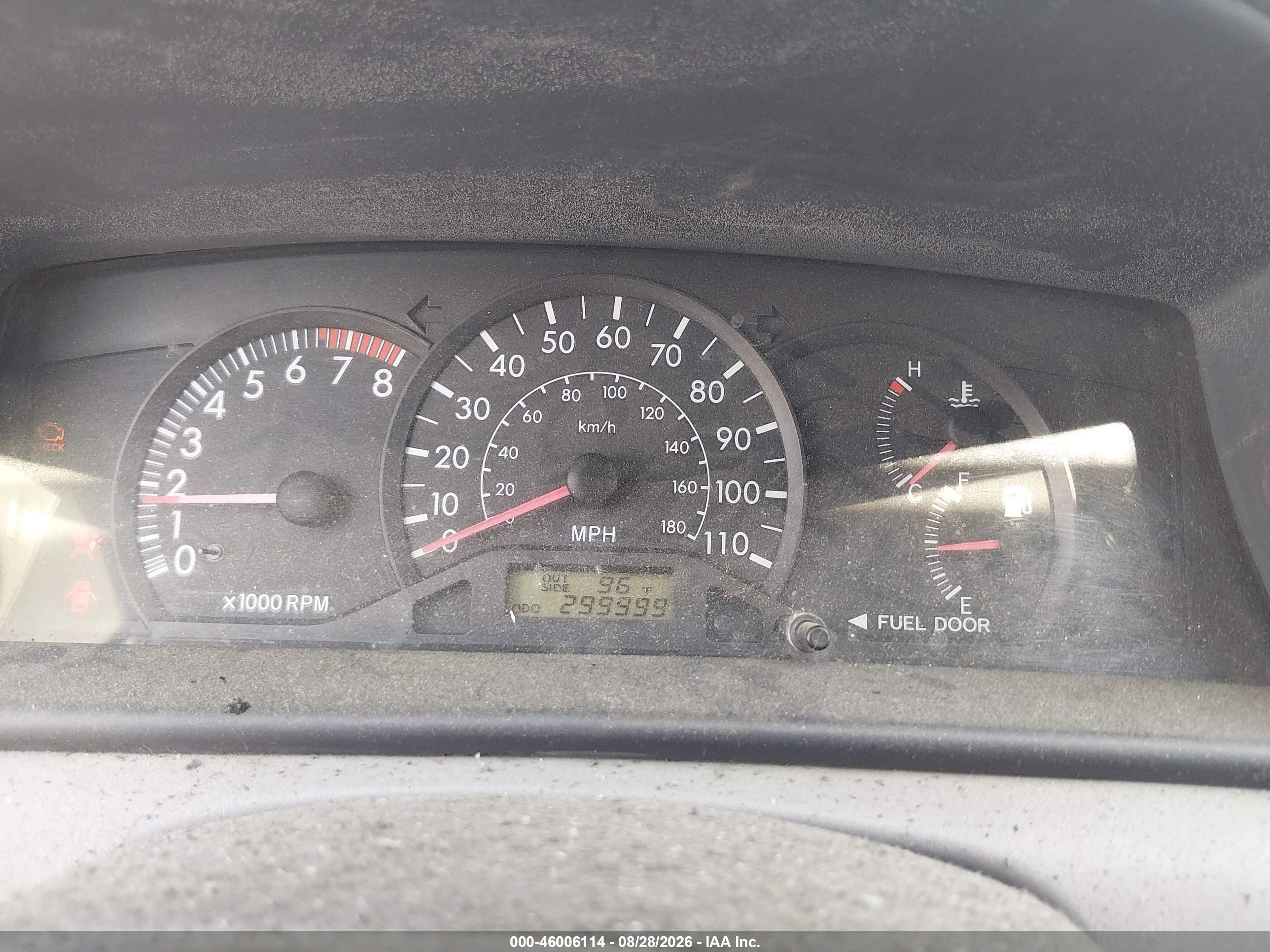 2004 Toyota Corolla Ce Silver vin: JTDBR32E042027086
