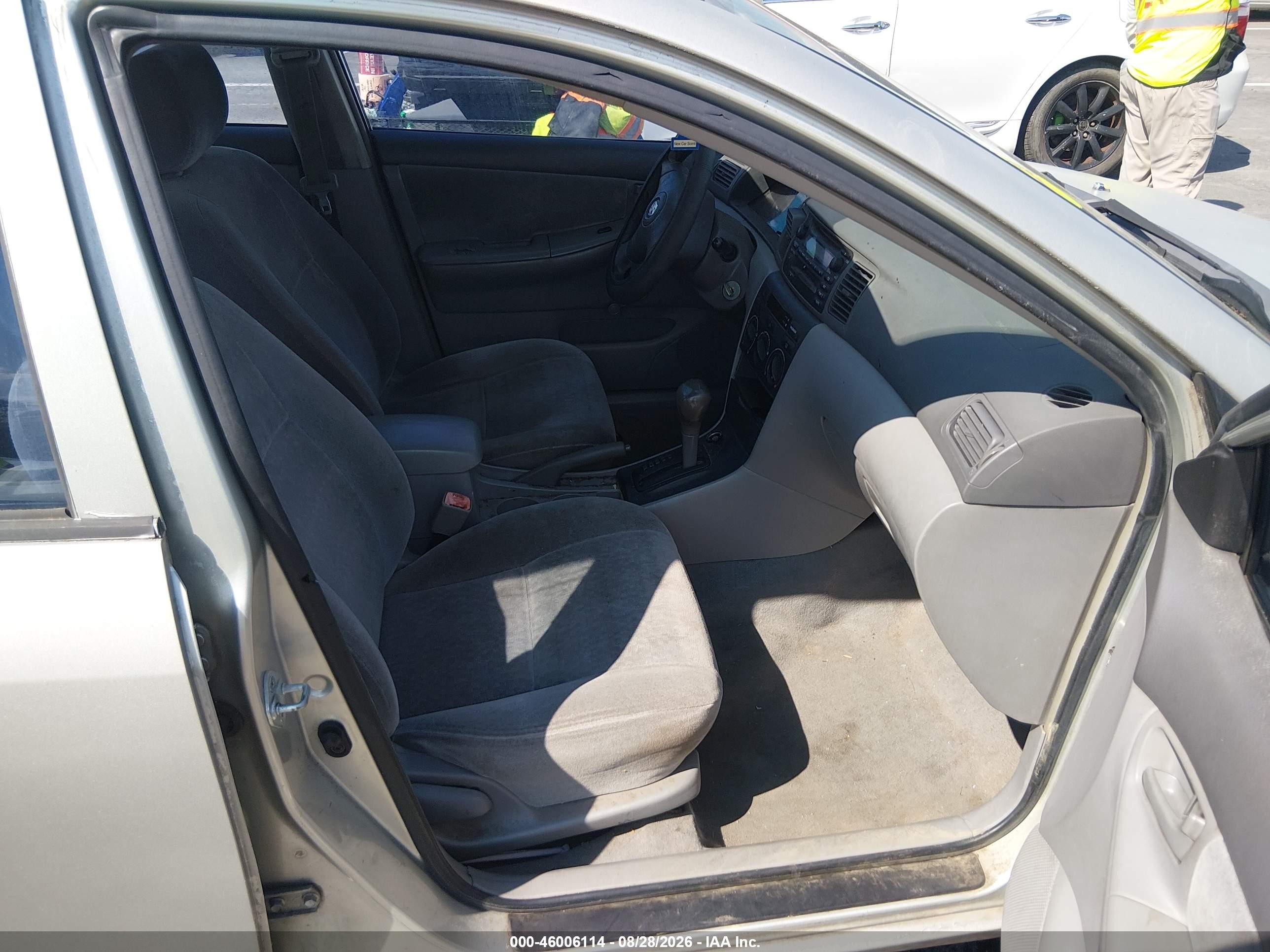 2004 Toyota Corolla Ce Silver vin: JTDBR32E042027086