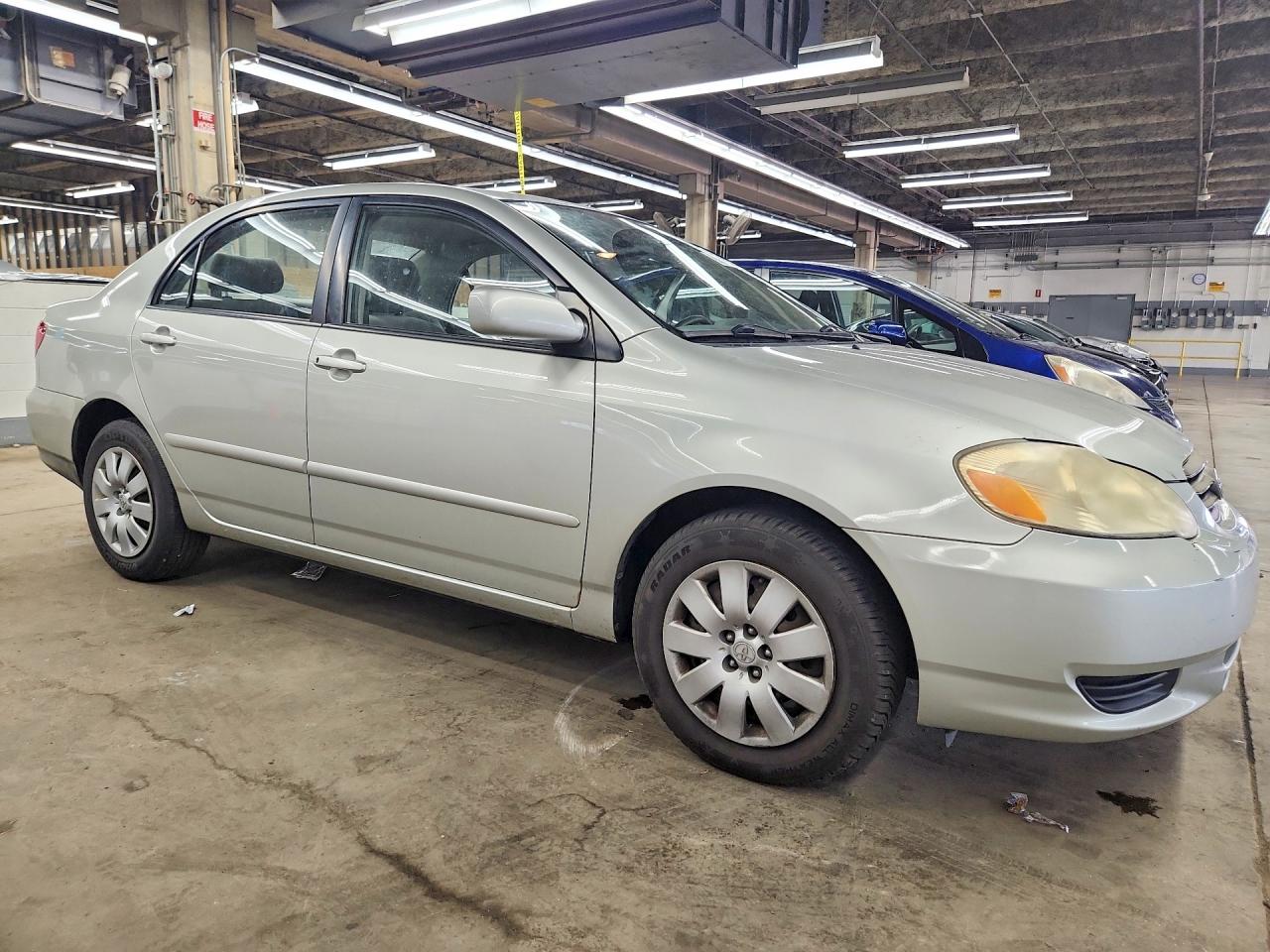 2004 Toyota Corolla Le Beige vin: JTDBR32E042031655