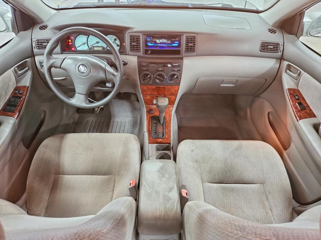 2004 Toyota Corolla Le Beige vin: JTDBR32E042031655