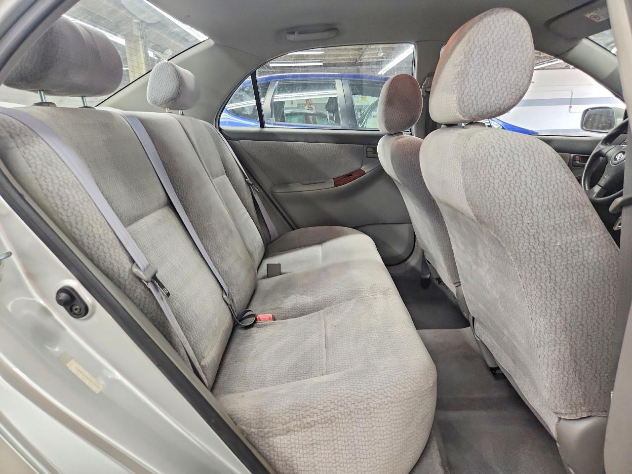 2004 Toyota Corolla Le Beige vin: JTDBR32E042031655
