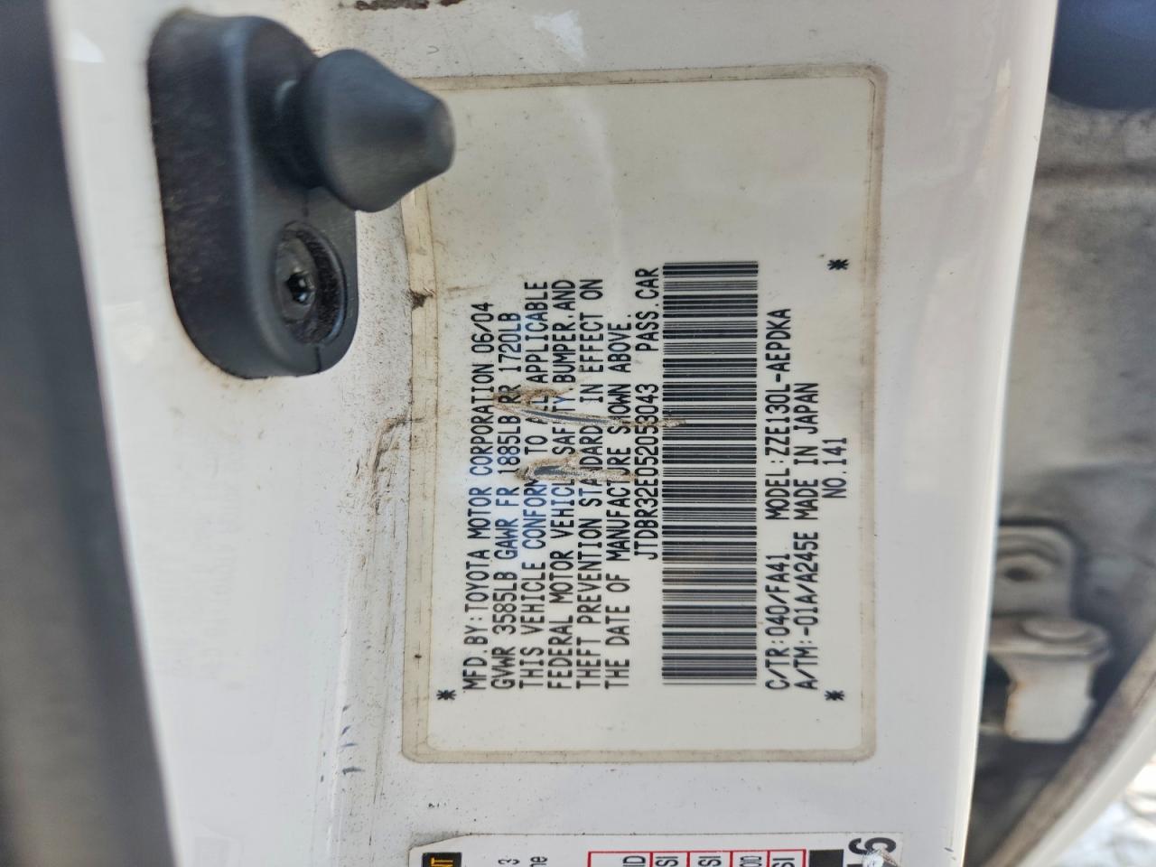 2005 Toyota Corolla Ce White vin: JTDBR32E052053043