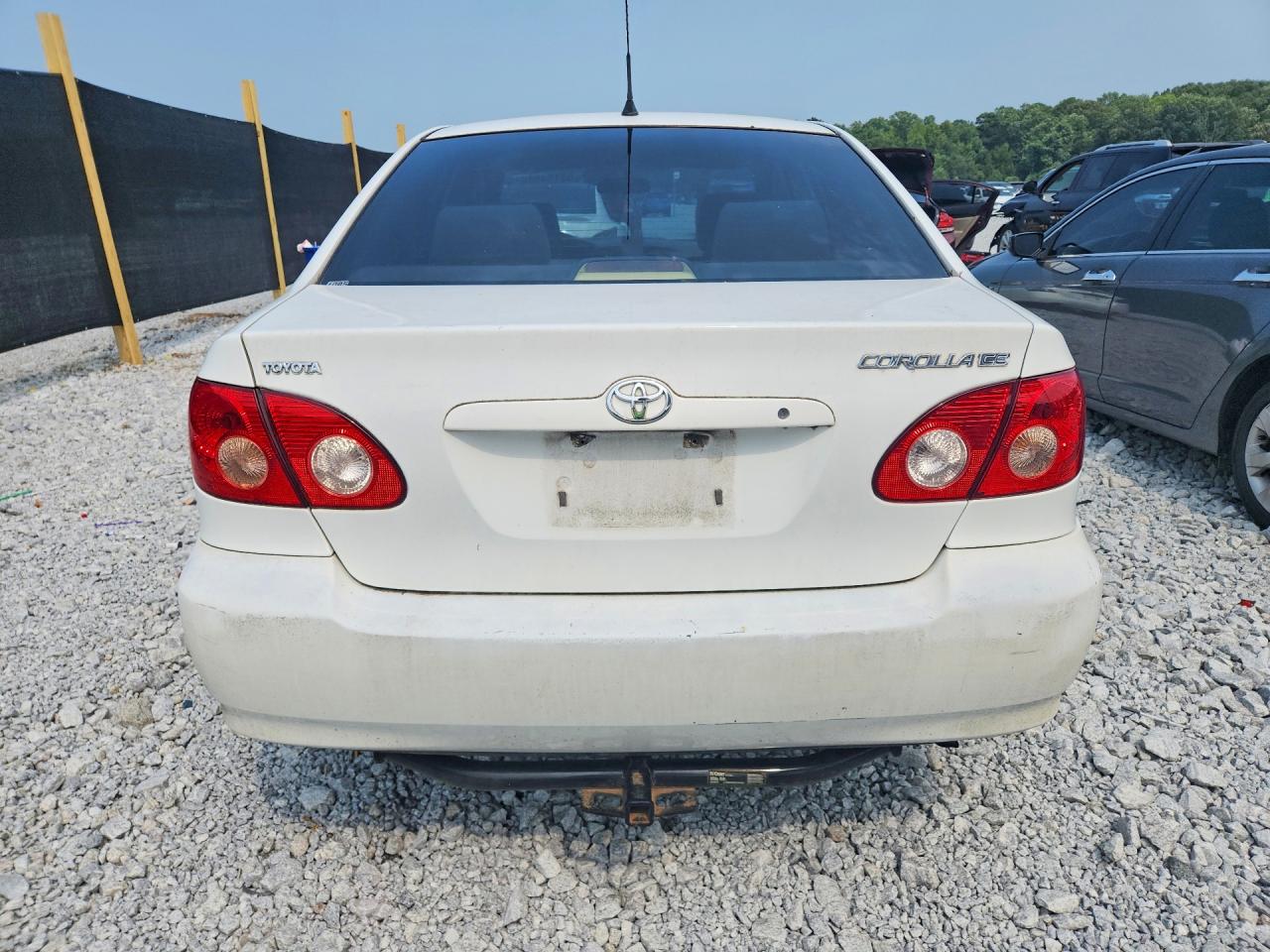 2005 Toyota Corolla Ce White vin: JTDBR32E052053043