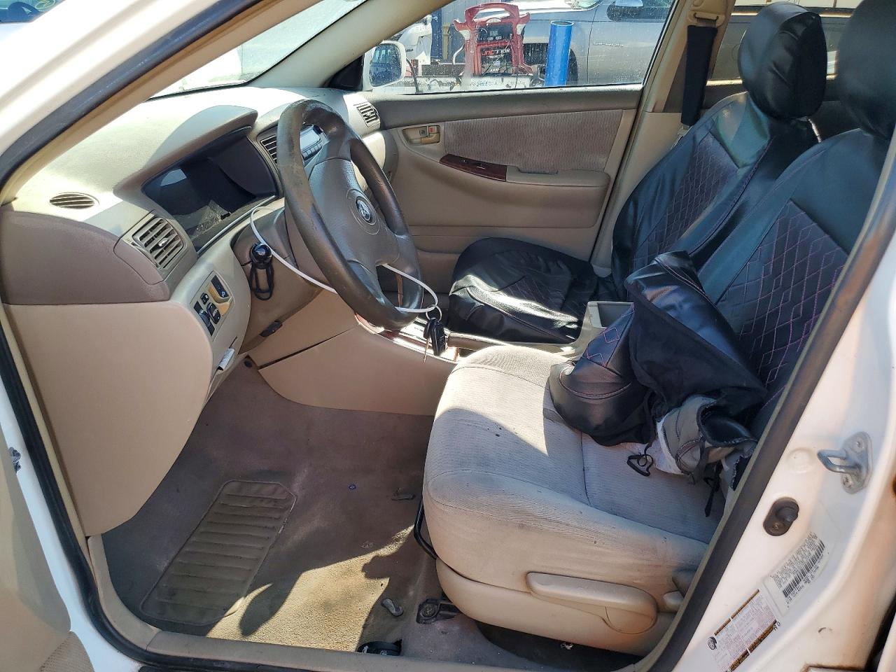 2005 Toyota Corolla Ce White vin: JTDBR32E052064477