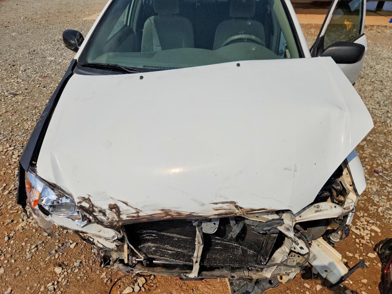 2007 Toyota Corolla Ce White vin: JTDBR32E070106127