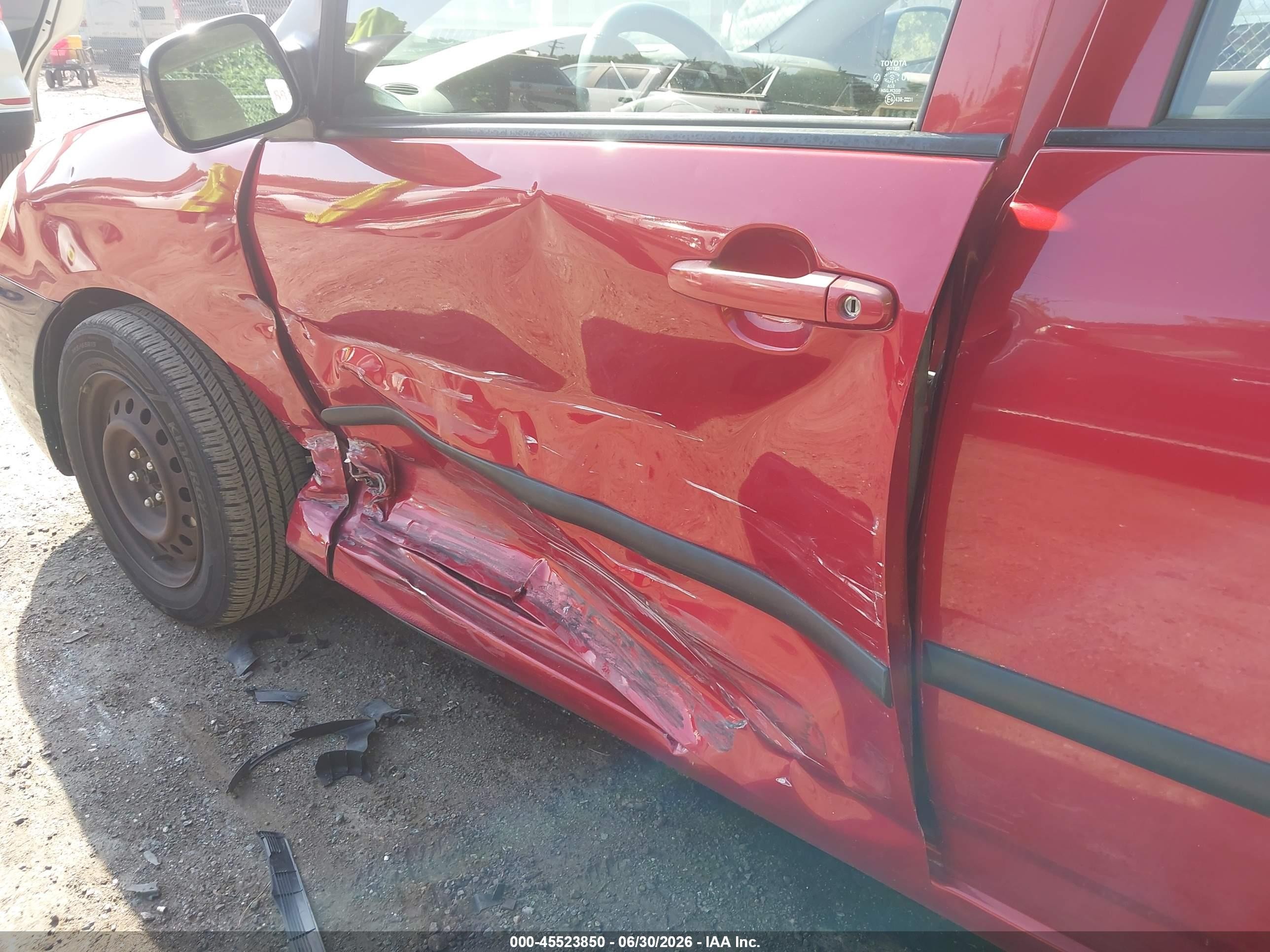 2007 Toyota Corolla Ce Red vin: JTDBR32E070120612