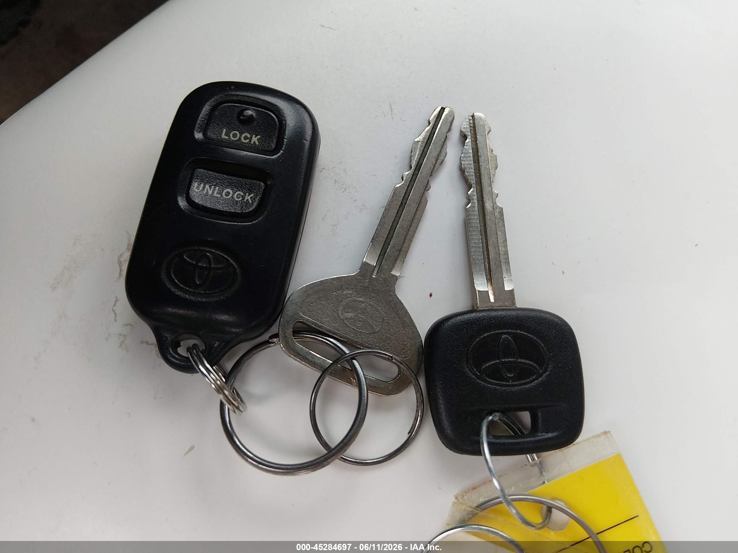2003 Toyota Corolla Le Silver vin: JTDBR32E132016032