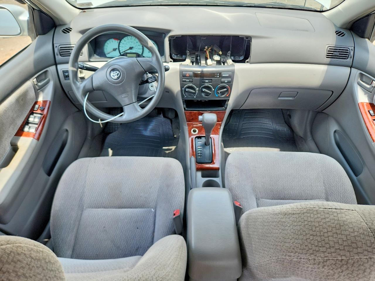 2004 Toyota Corolla Le Silver vin: JTDBR32E142021359