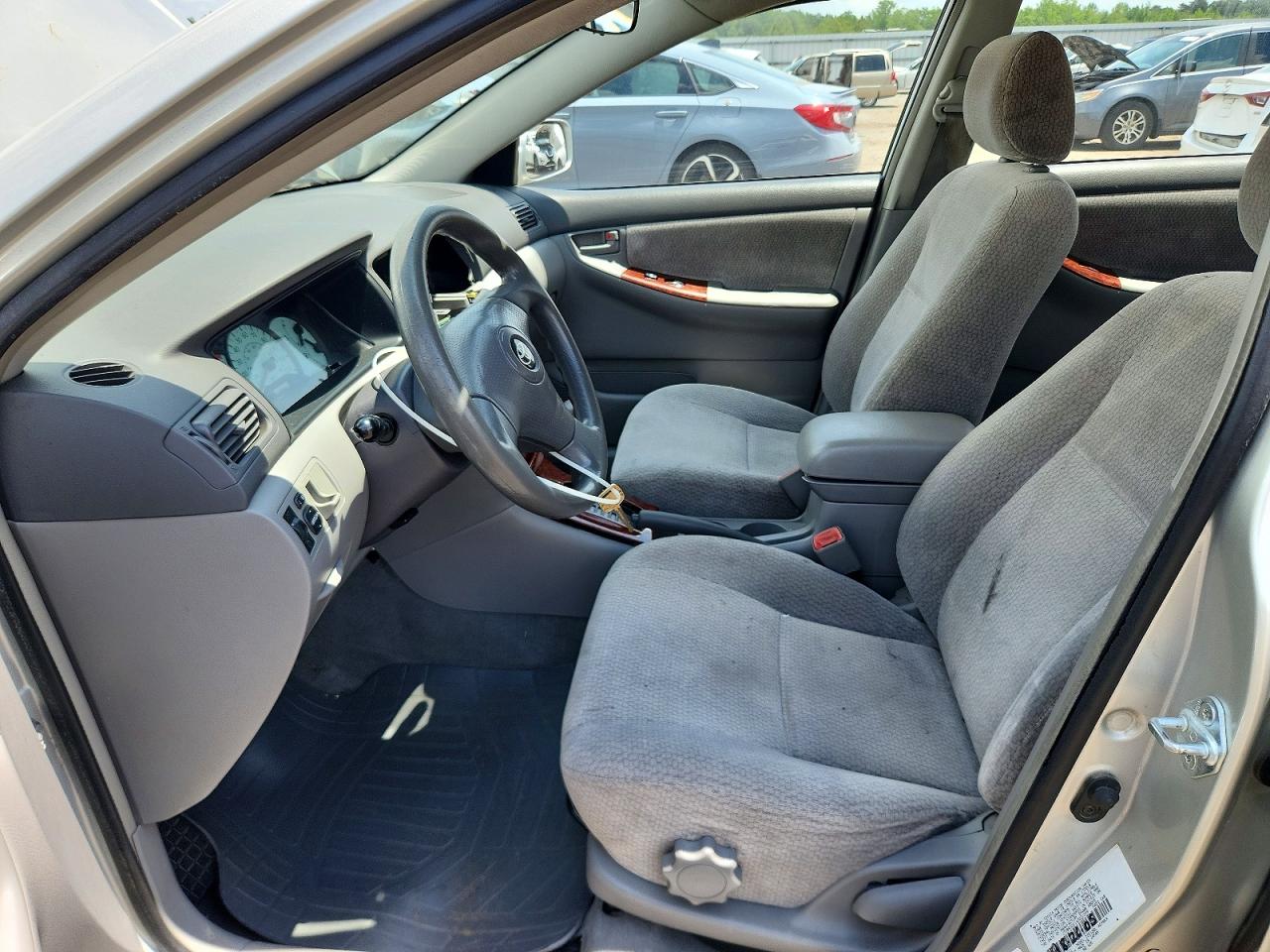 2004 Toyota Corolla Le Silver vin: JTDBR32E142021359