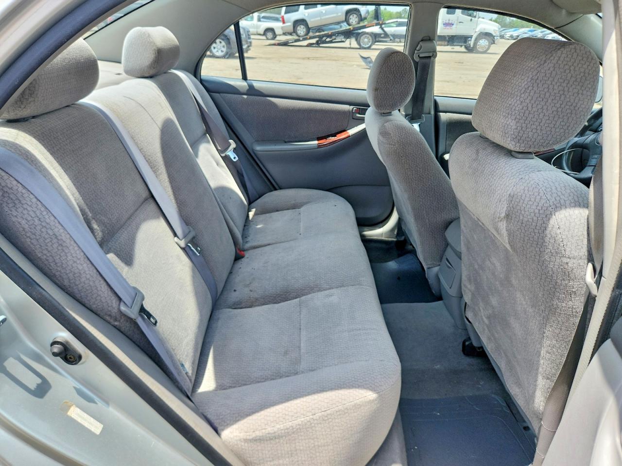 2004 Toyota Corolla Le Silver vin: JTDBR32E142021359