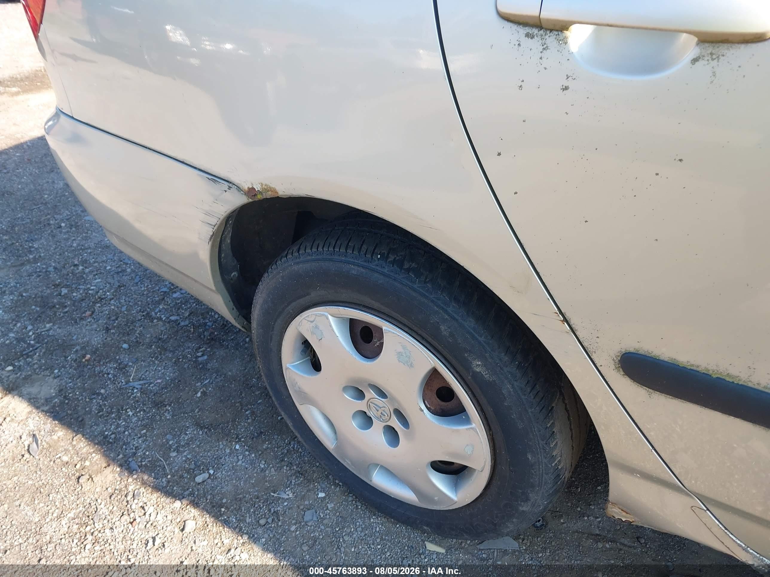 2004 Toyota Corolla Ce Silver vin: JTDBR32E142033477