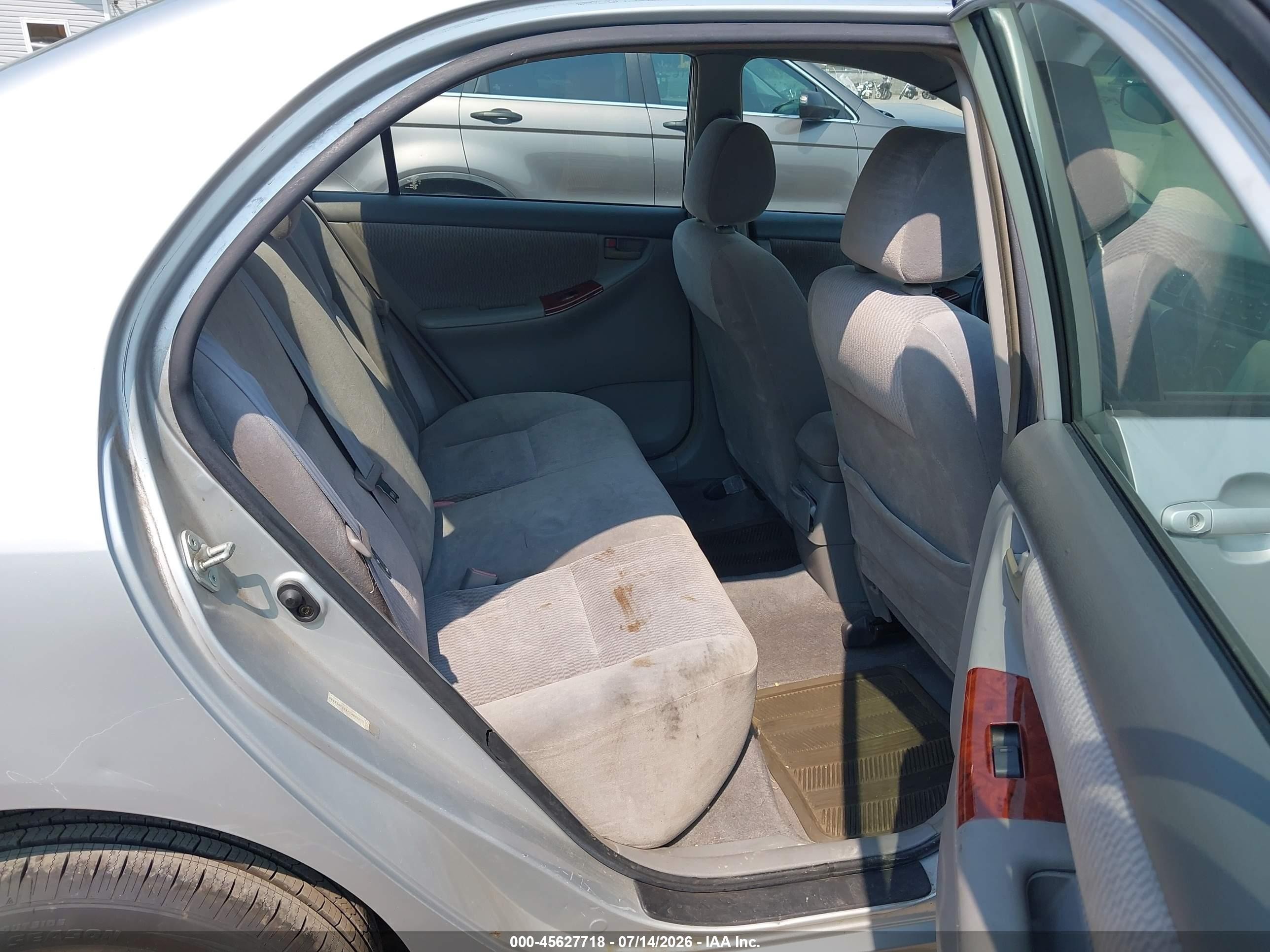 2005 Toyota Corolla Le Silver vin: JTDBR32E152055335