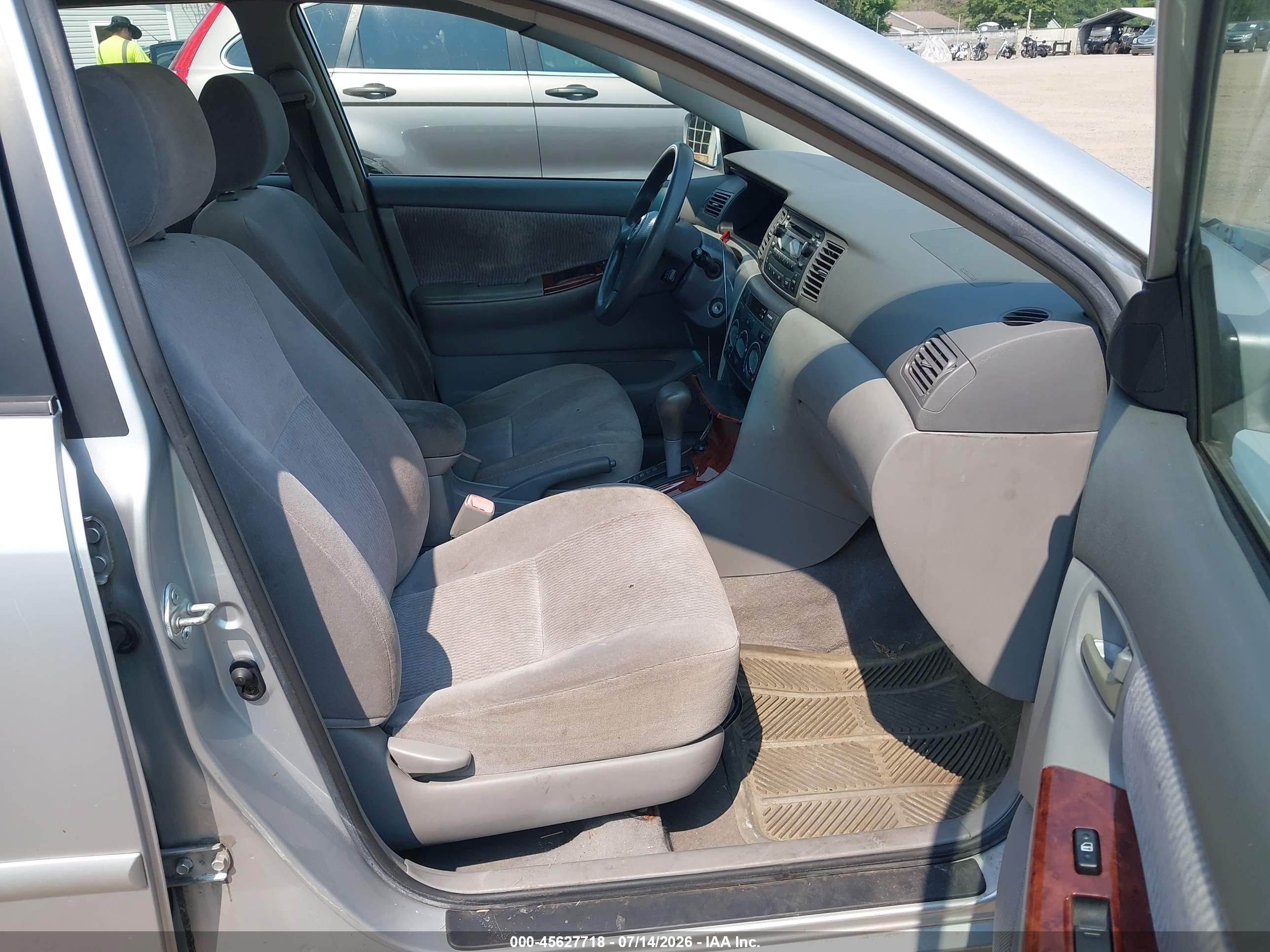 2005 Toyota Corolla Le Silver vin: JTDBR32E152055335