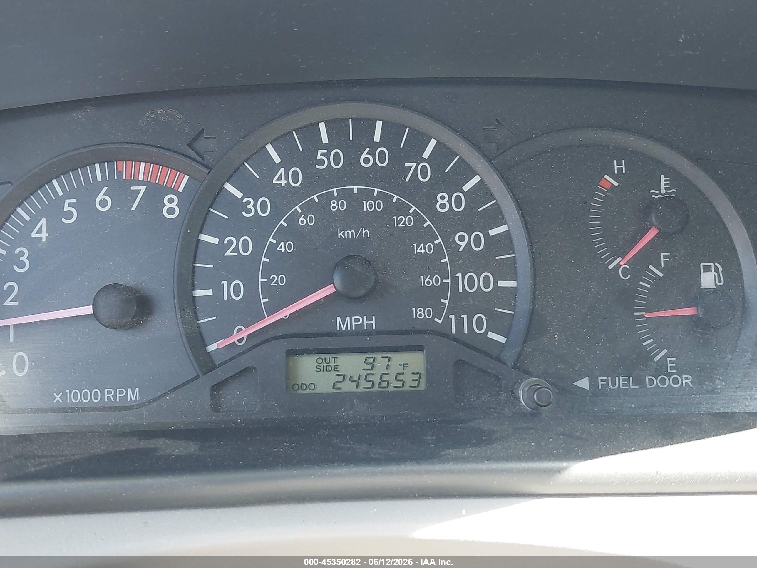 2006 Toyota Corolla Ce White vin: JTDBR32E160063500