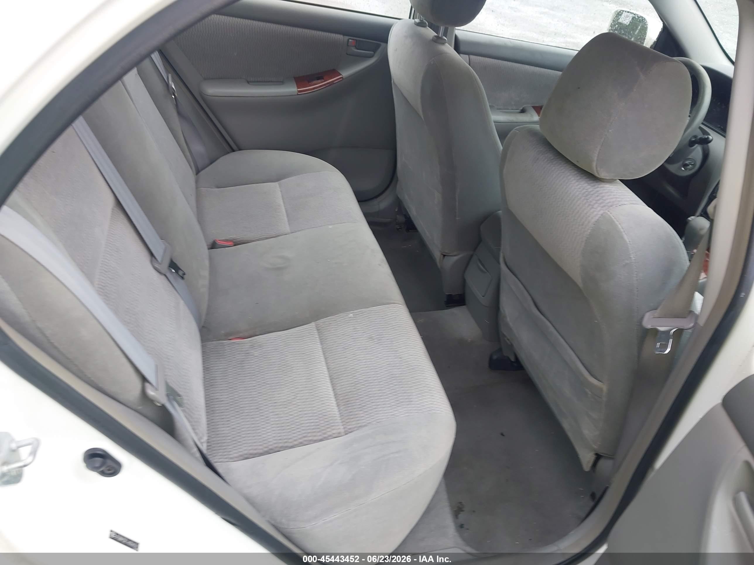 2006 Toyota Corolla Le White vin: JTDBR32E160063710