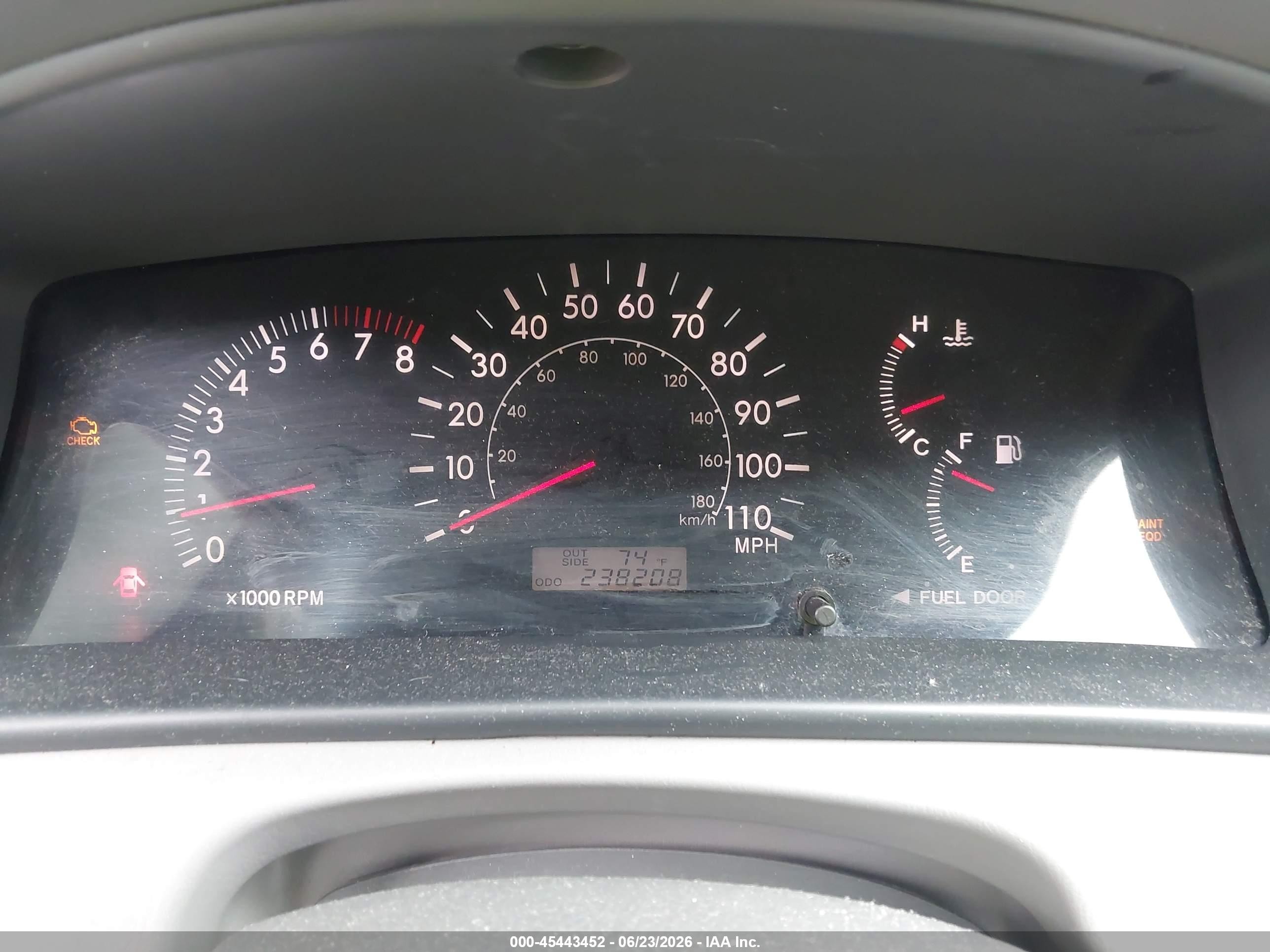 2006 Toyota Corolla Le White vin: JTDBR32E160063710