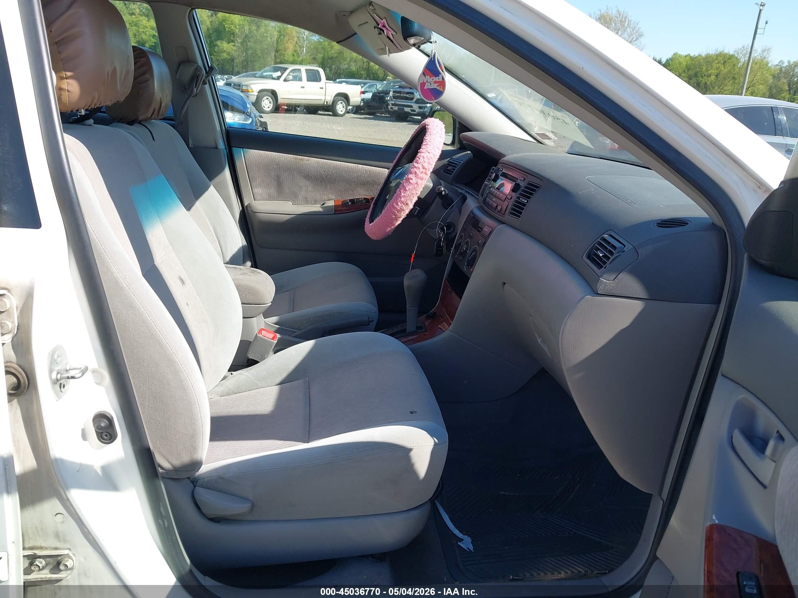 2007 Toyota Corolla Le White vin: JTDBR32E170126046