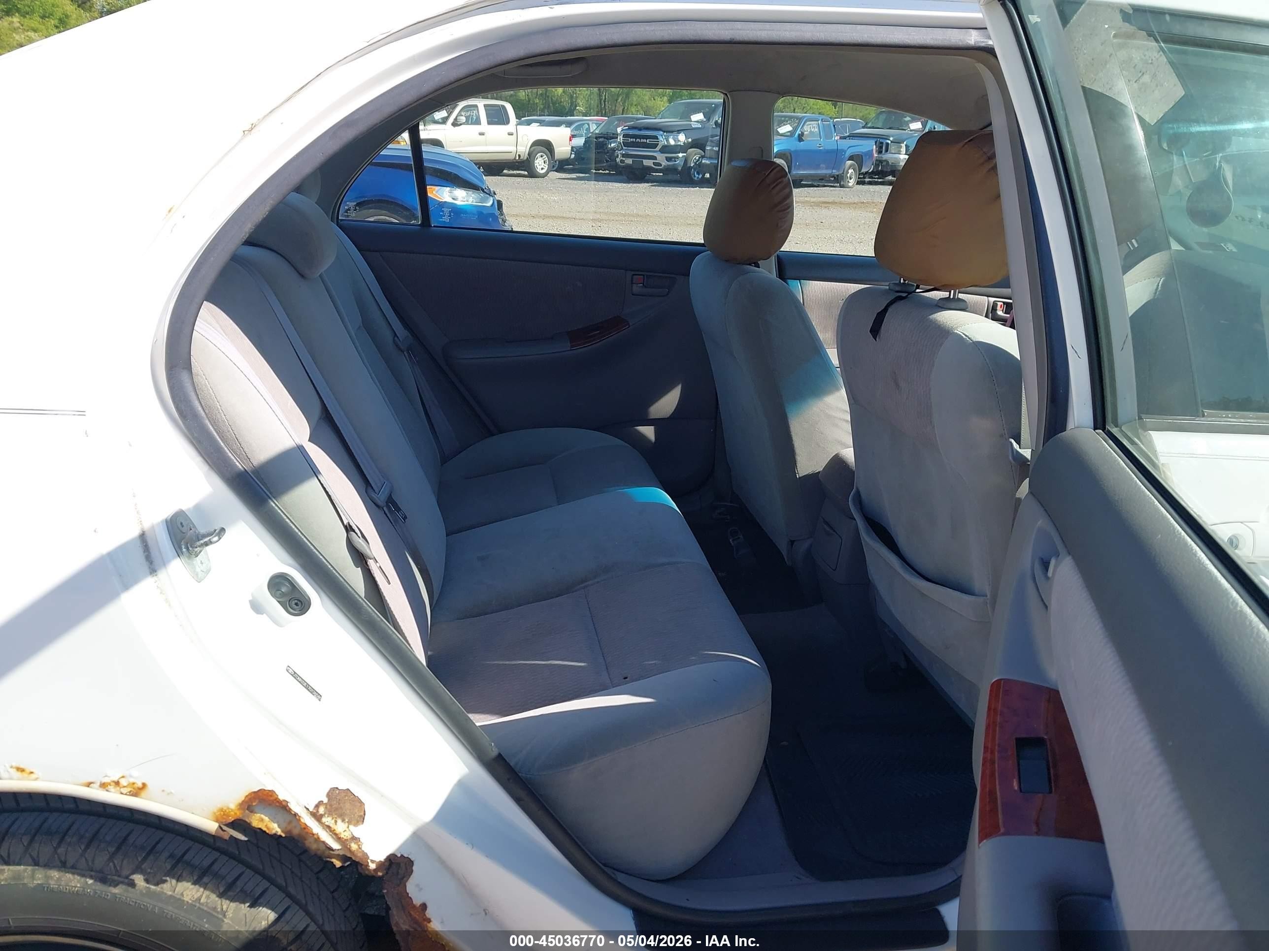 2007 Toyota Corolla Le White vin: JTDBR32E170126046