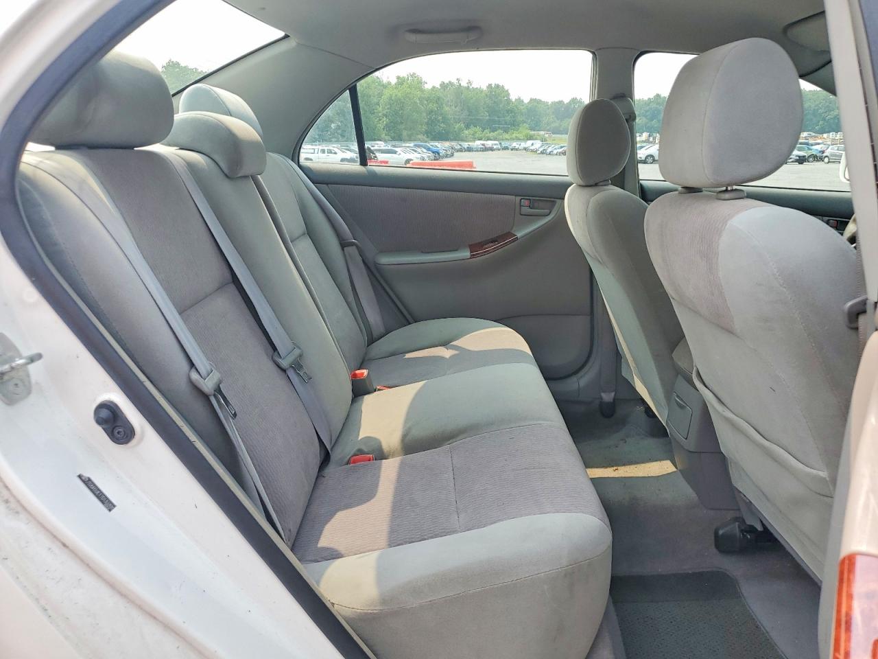 2007 Toyota Corolla Le White vin: JTDBR32E170133398