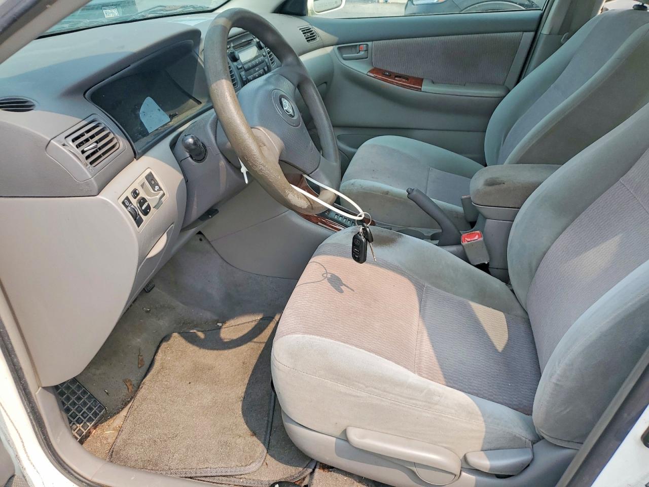 2007 Toyota Corolla Le White vin: JTDBR32E170133398