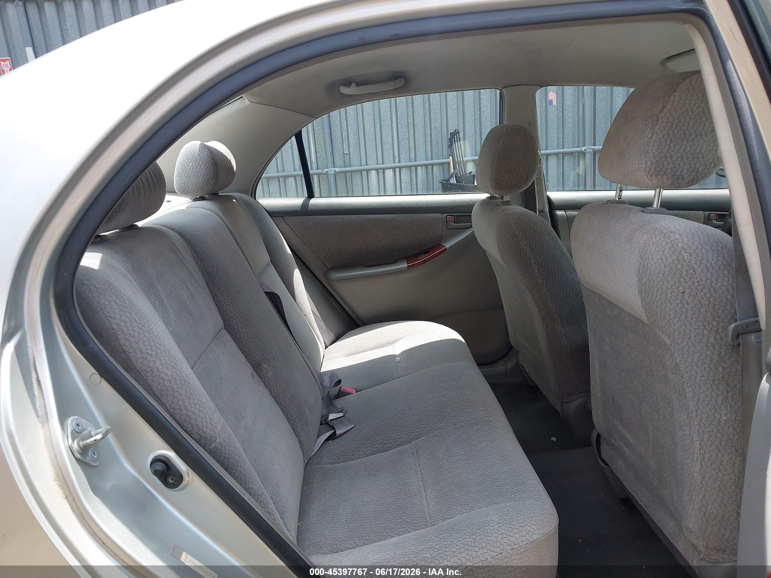 2003 Toyota Corolla Le Silver vin: JTDBR32E230011109