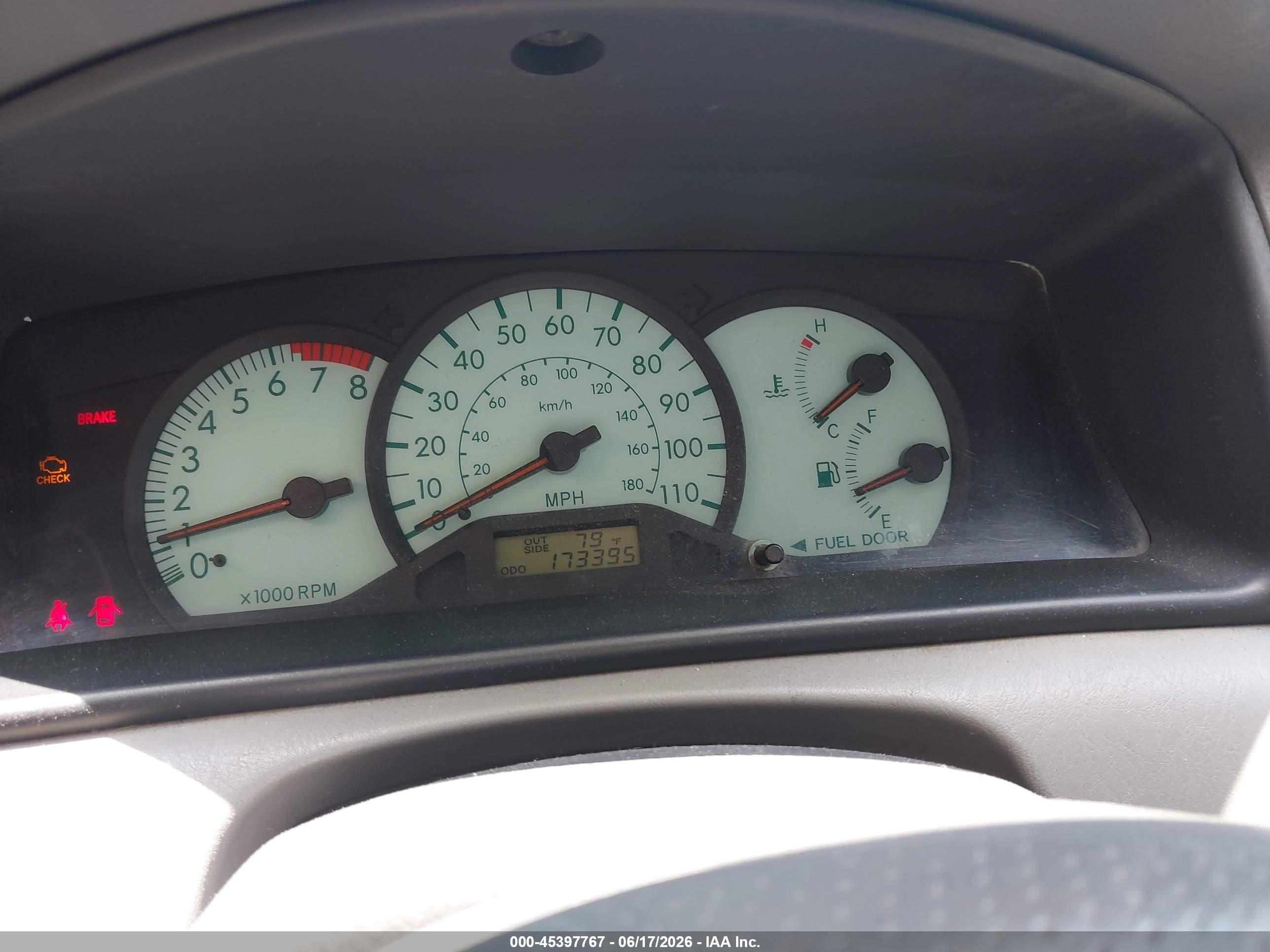 2003 Toyota Corolla Le Silver vin: JTDBR32E230011109