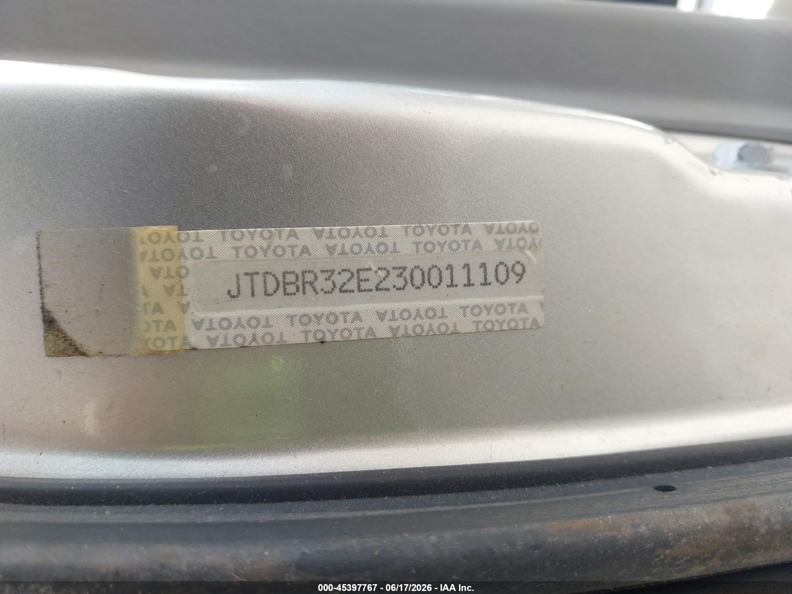 2003 Toyota Corolla Le Silver vin: JTDBR32E230011109