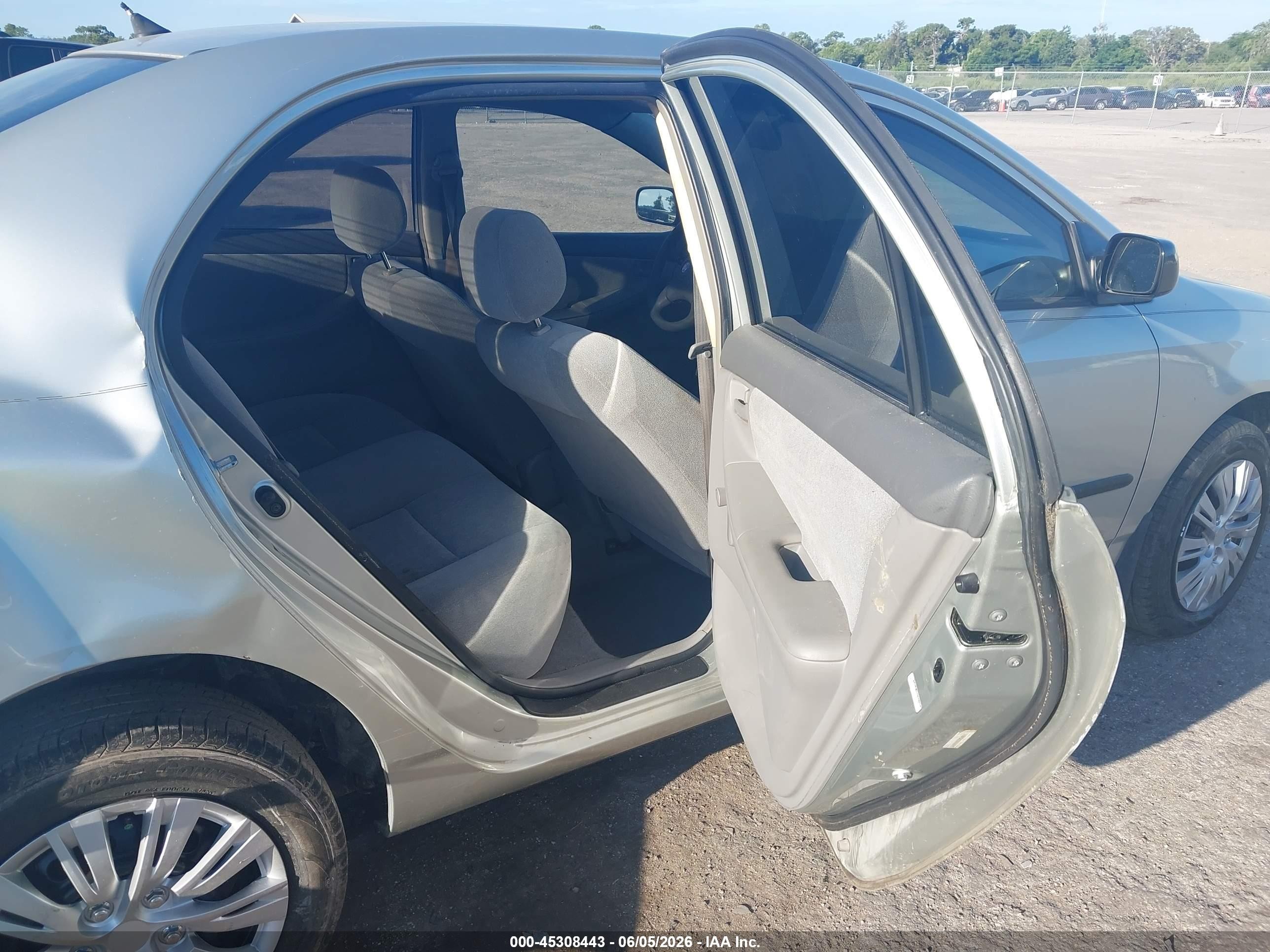 2003 Toyota Corolla Ce Silver vin: JTDBR32E230026113