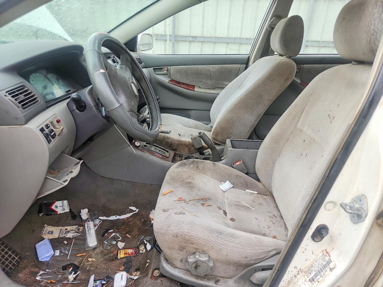2003 Toyota Corolla Le White vin: JTDBR32E230028458
