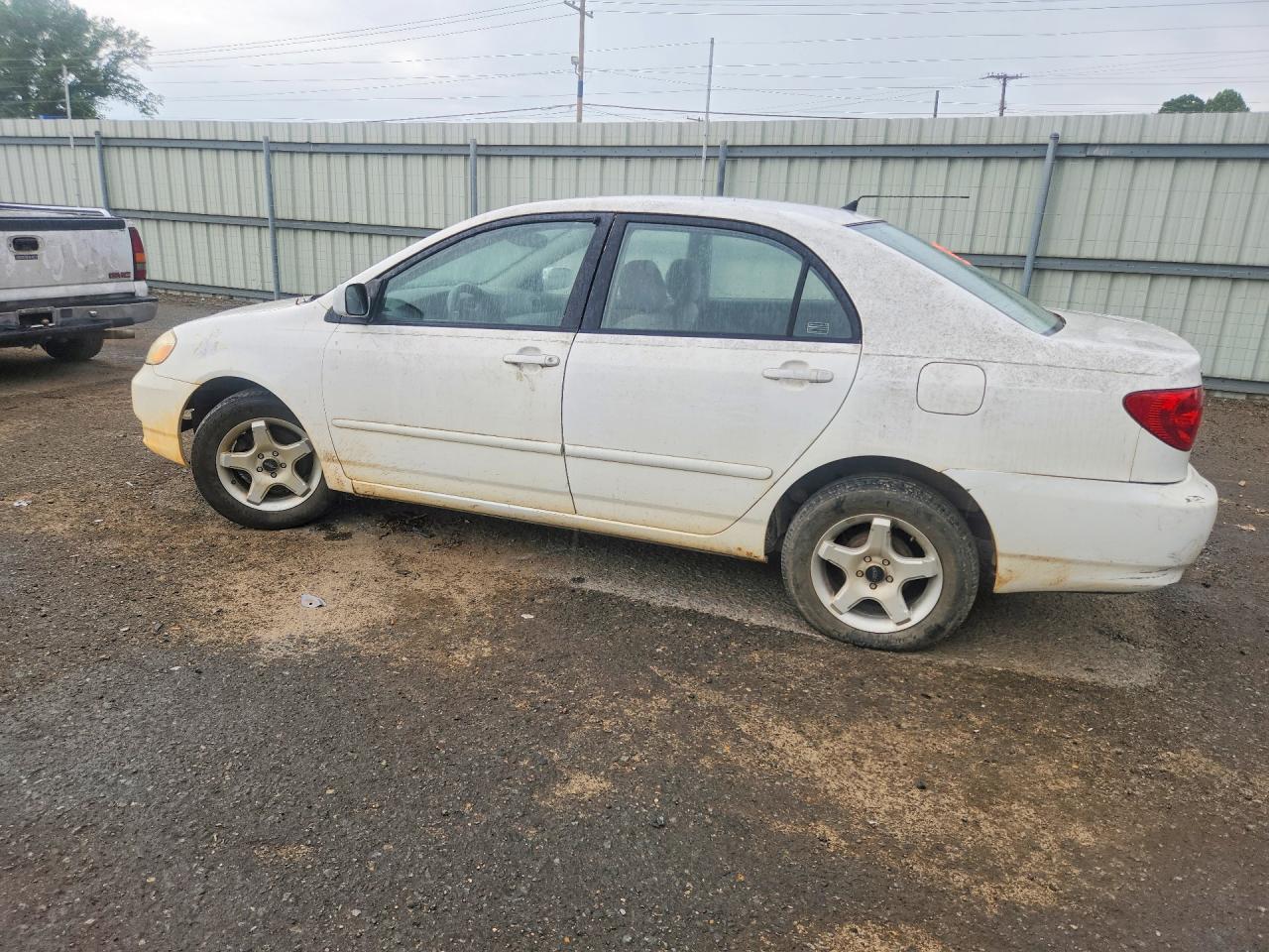 2003 Toyota Corolla Le White vin: JTDBR32E230028458