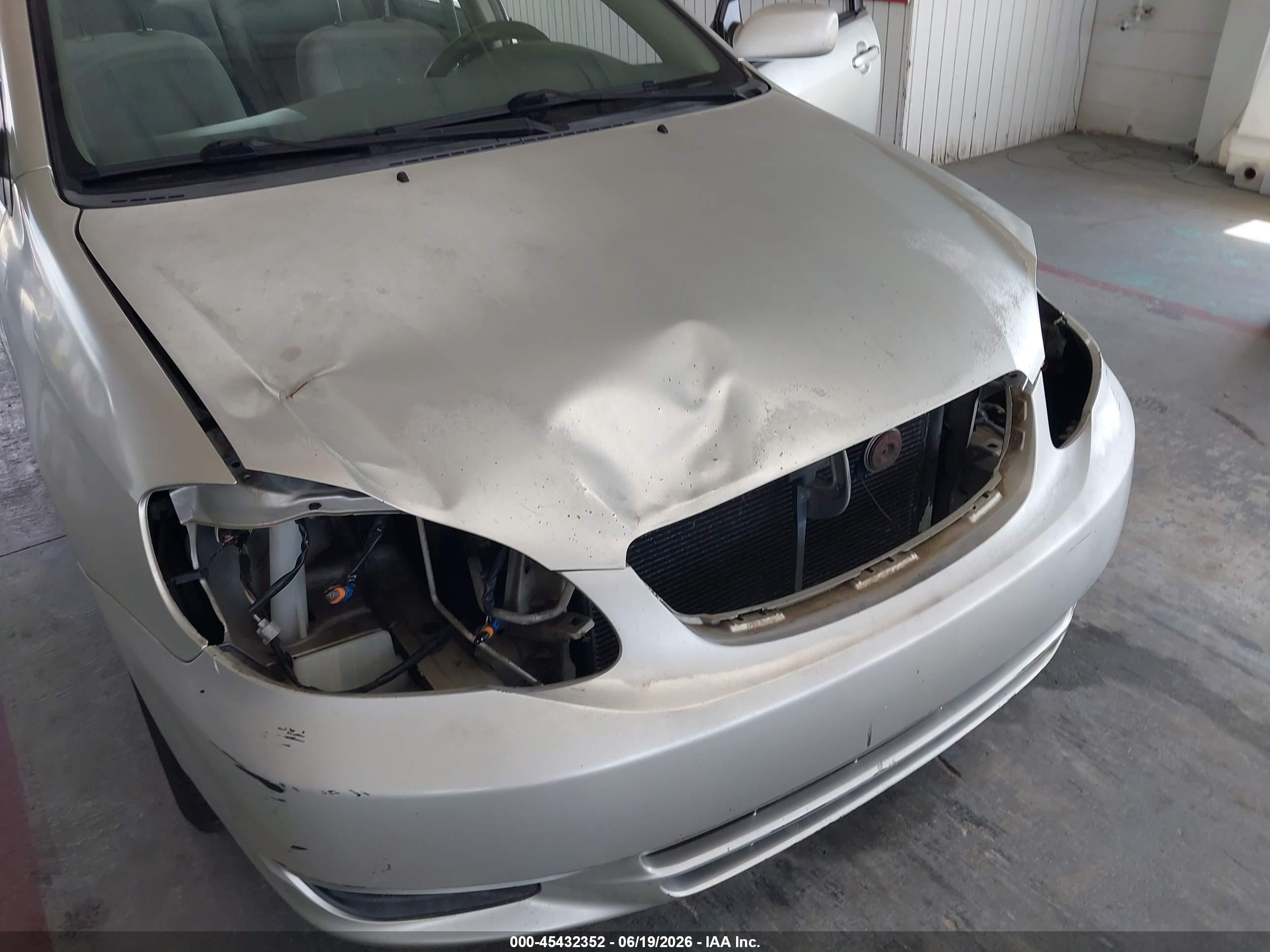 2003 Toyota Corolla Le Silver vin: JTDBR32E230044515