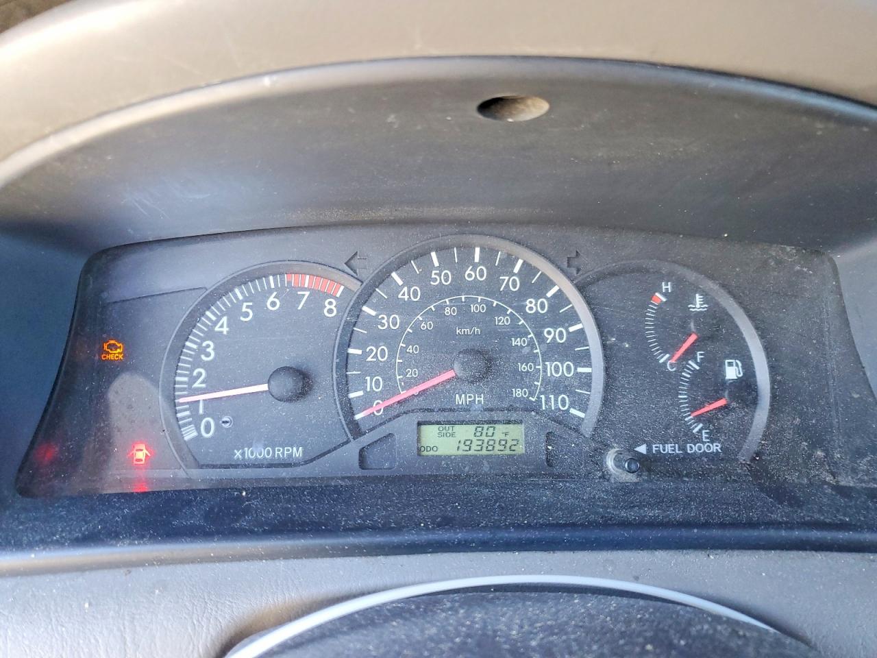 2004 Toyota Corolla Ce Red vin: JTDBR32E242018129