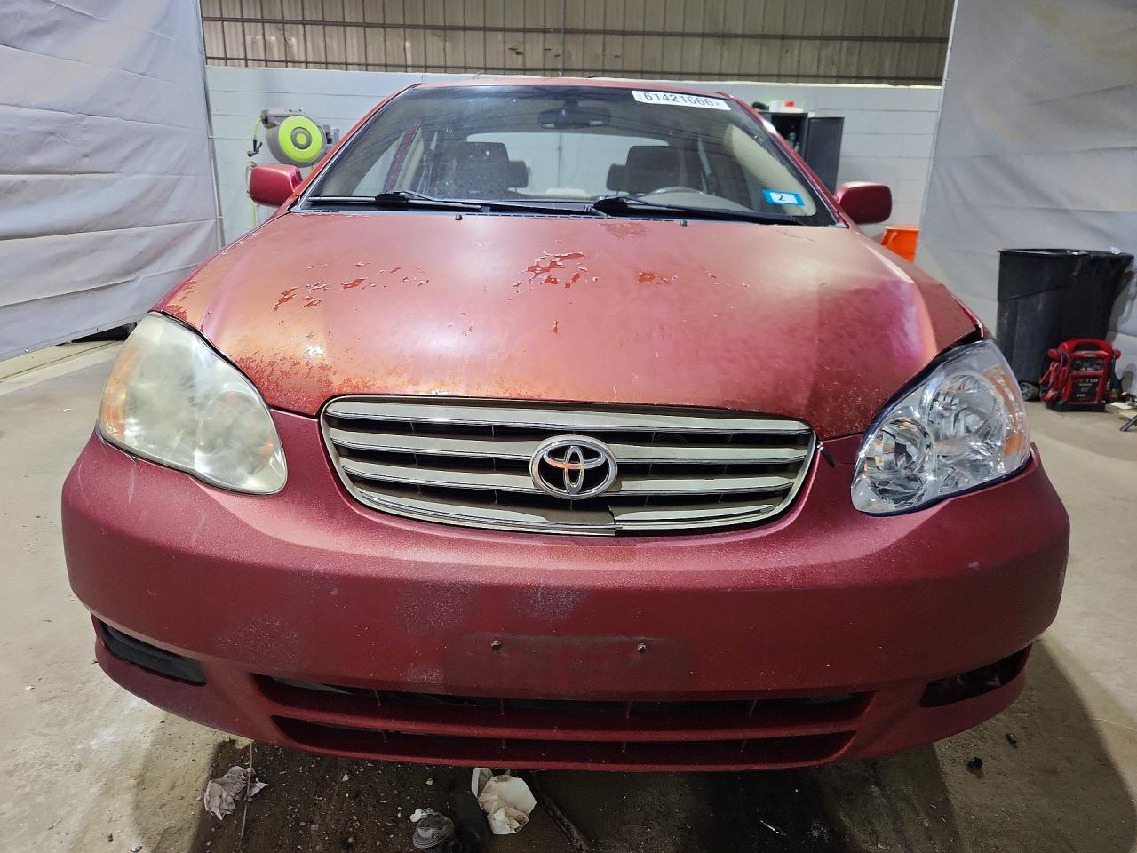 2004 Toyota Corolla Le Red vin: JTDBR32E242025999