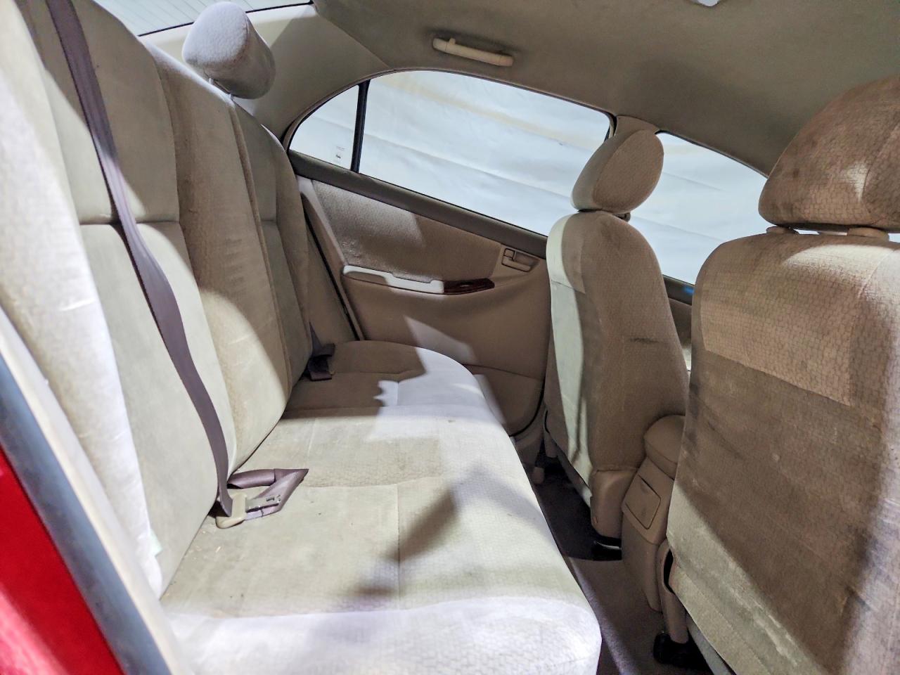 2004 Toyota Corolla Le Red vin: JTDBR32E242025999