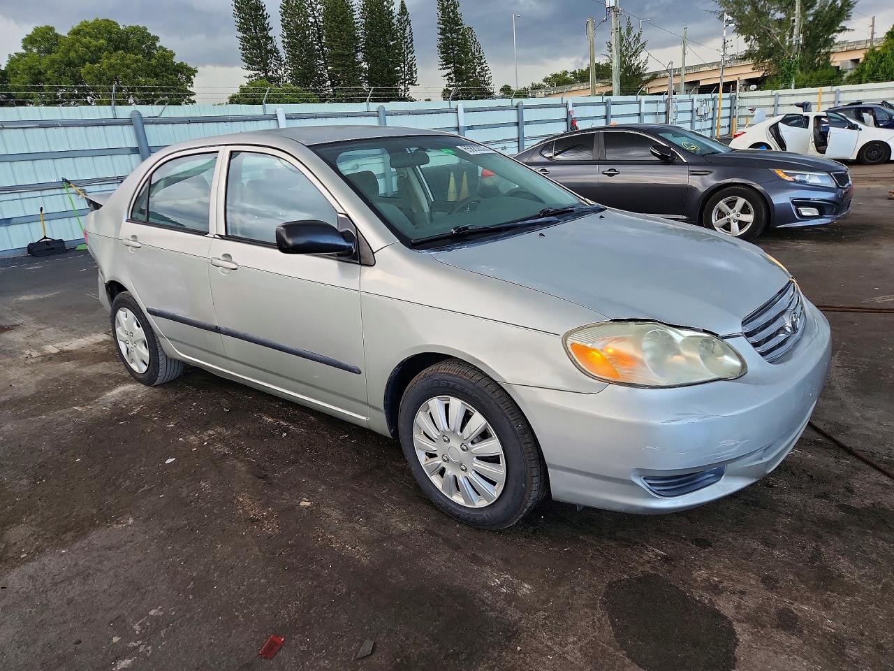 2004 Toyota Corolla Ce Silver vin: JTDBR32E242040714