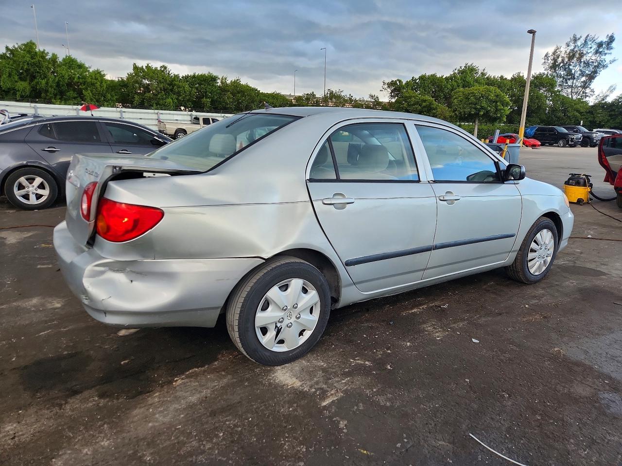 2004 Toyota Corolla Ce Silver vin: JTDBR32E242040714