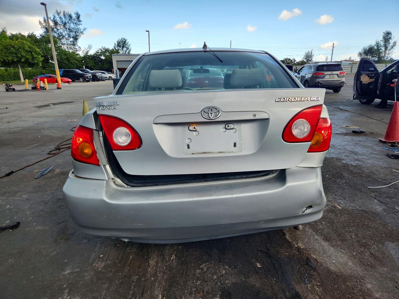 2004 Toyota Corolla Ce Silver vin: JTDBR32E242040714