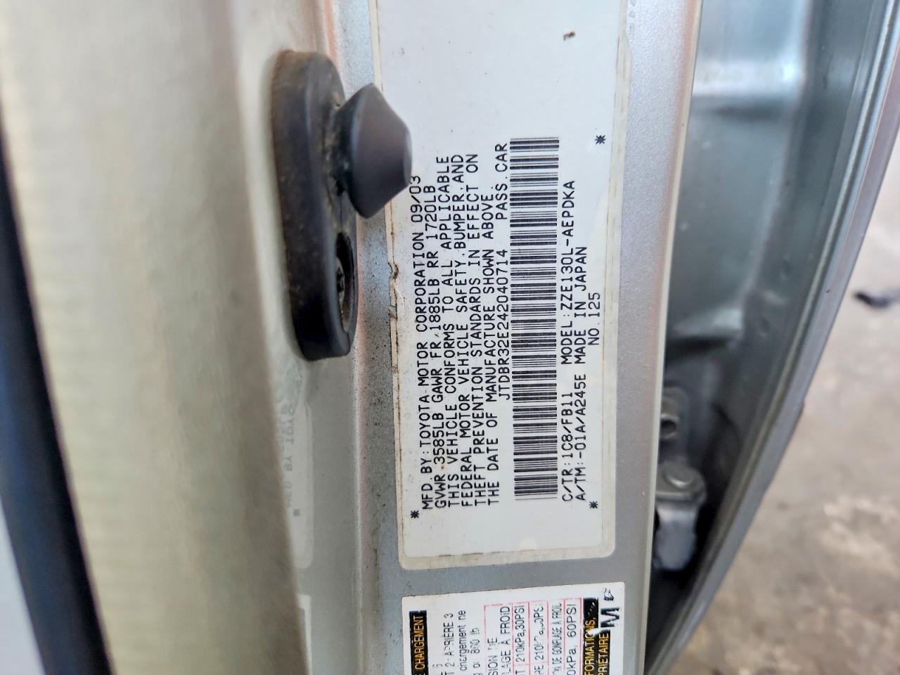2004 Toyota Corolla Ce Silver vin: JTDBR32E242040714