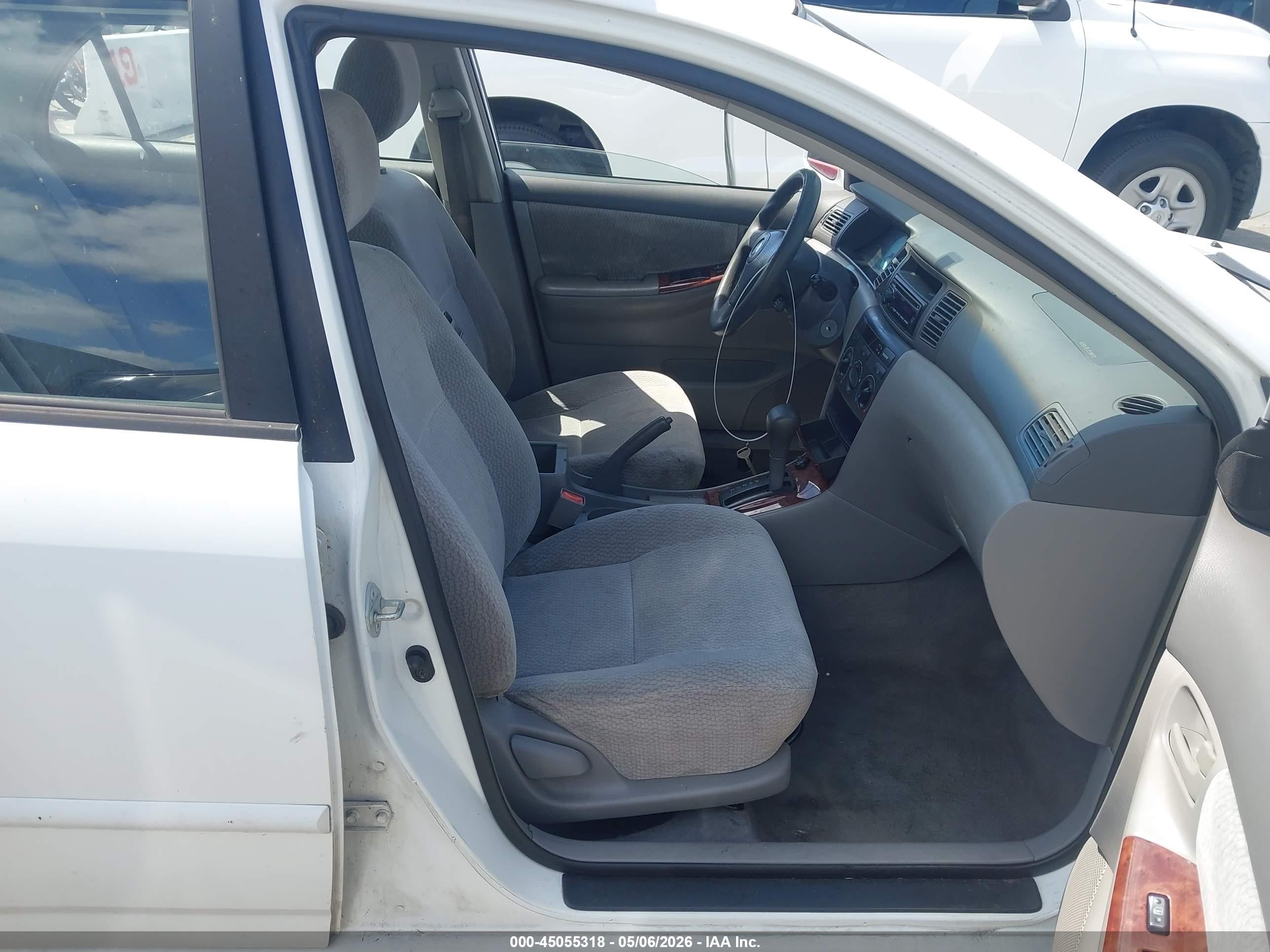 2003 Toyota Corolla Le White vin: JTDBR32E330014035