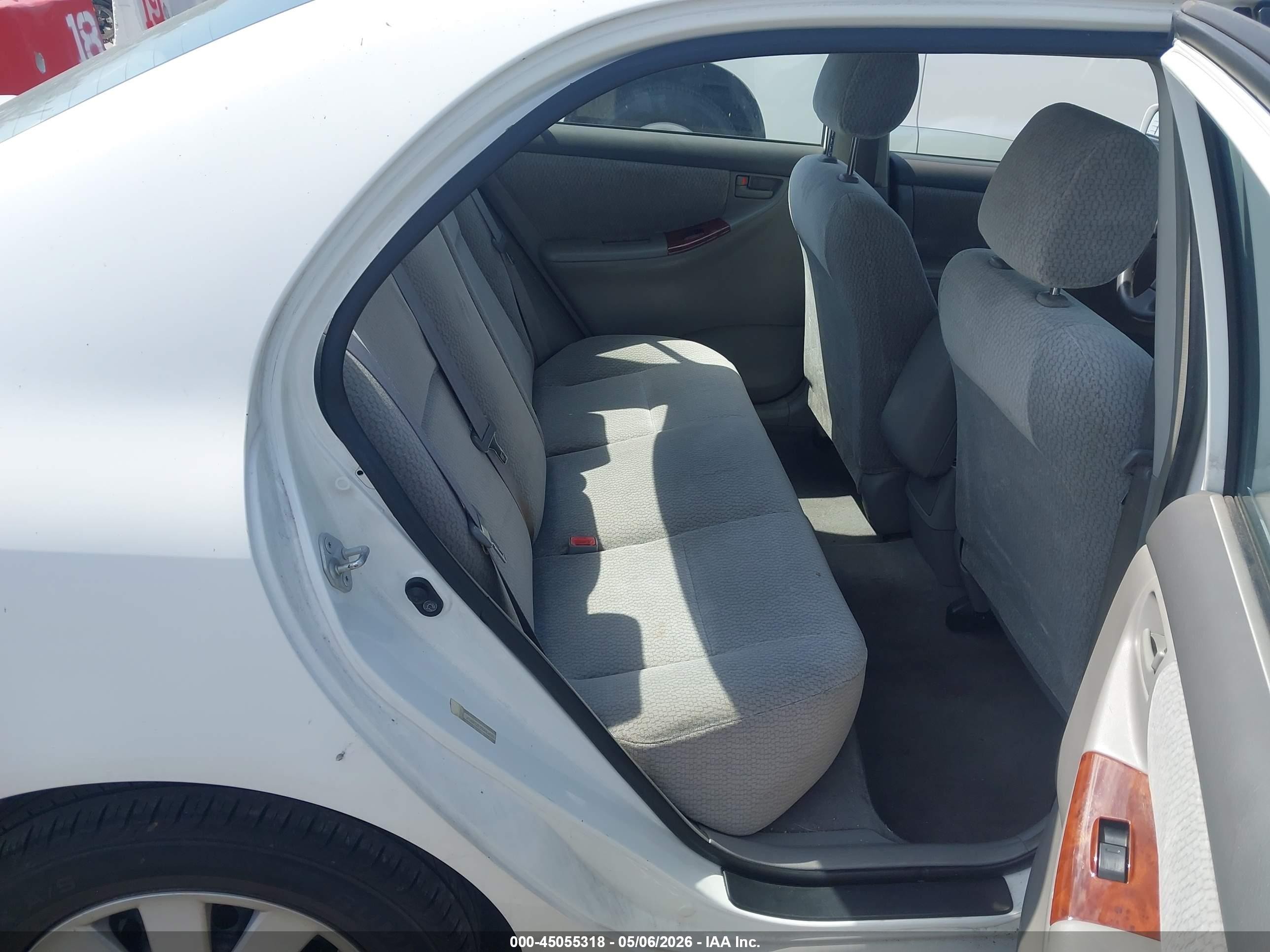 2003 Toyota Corolla Le White vin: JTDBR32E330014035
