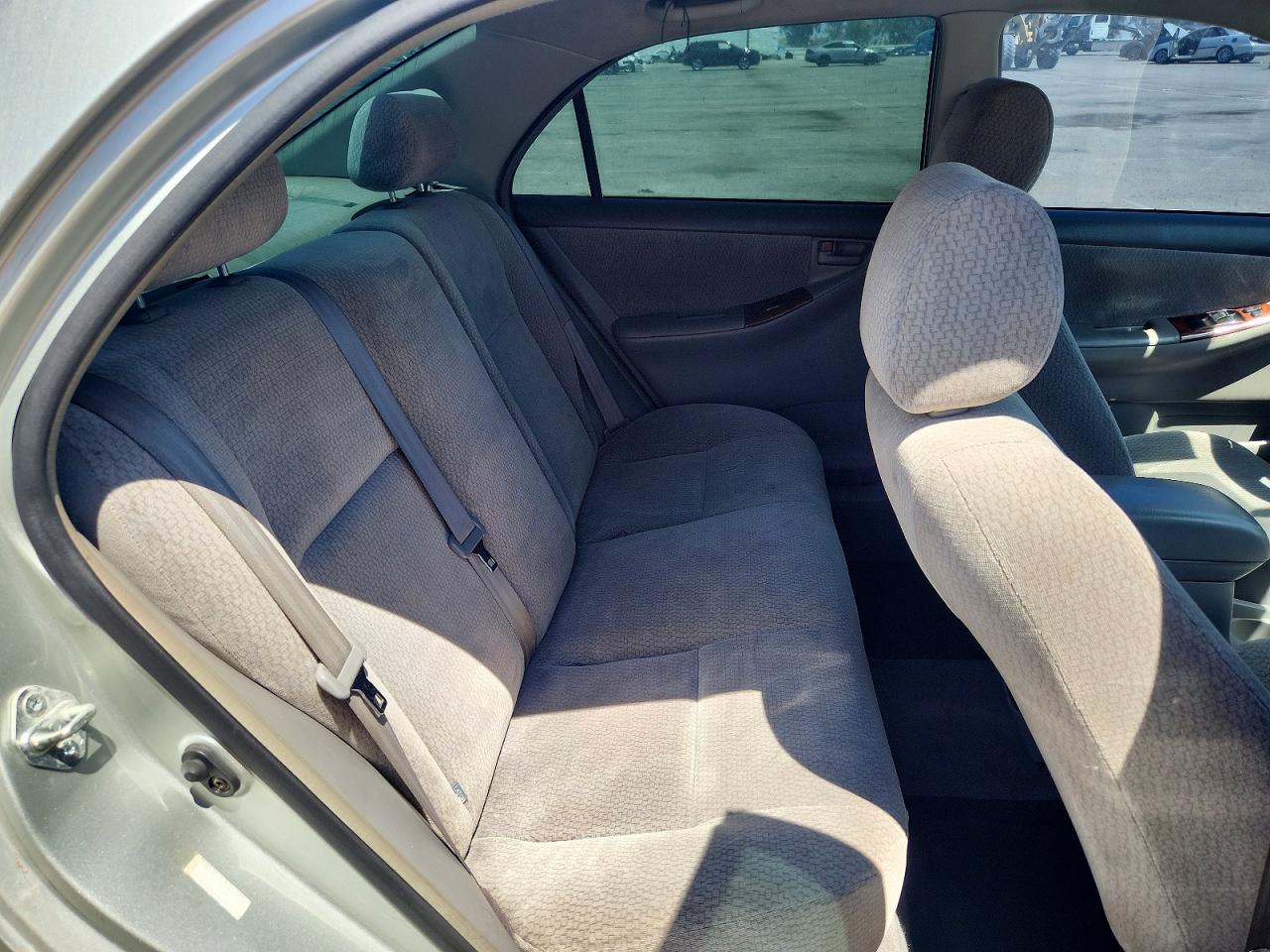 2003 Toyota Corolla Le Серебряный vin: JTDBR32E332009860