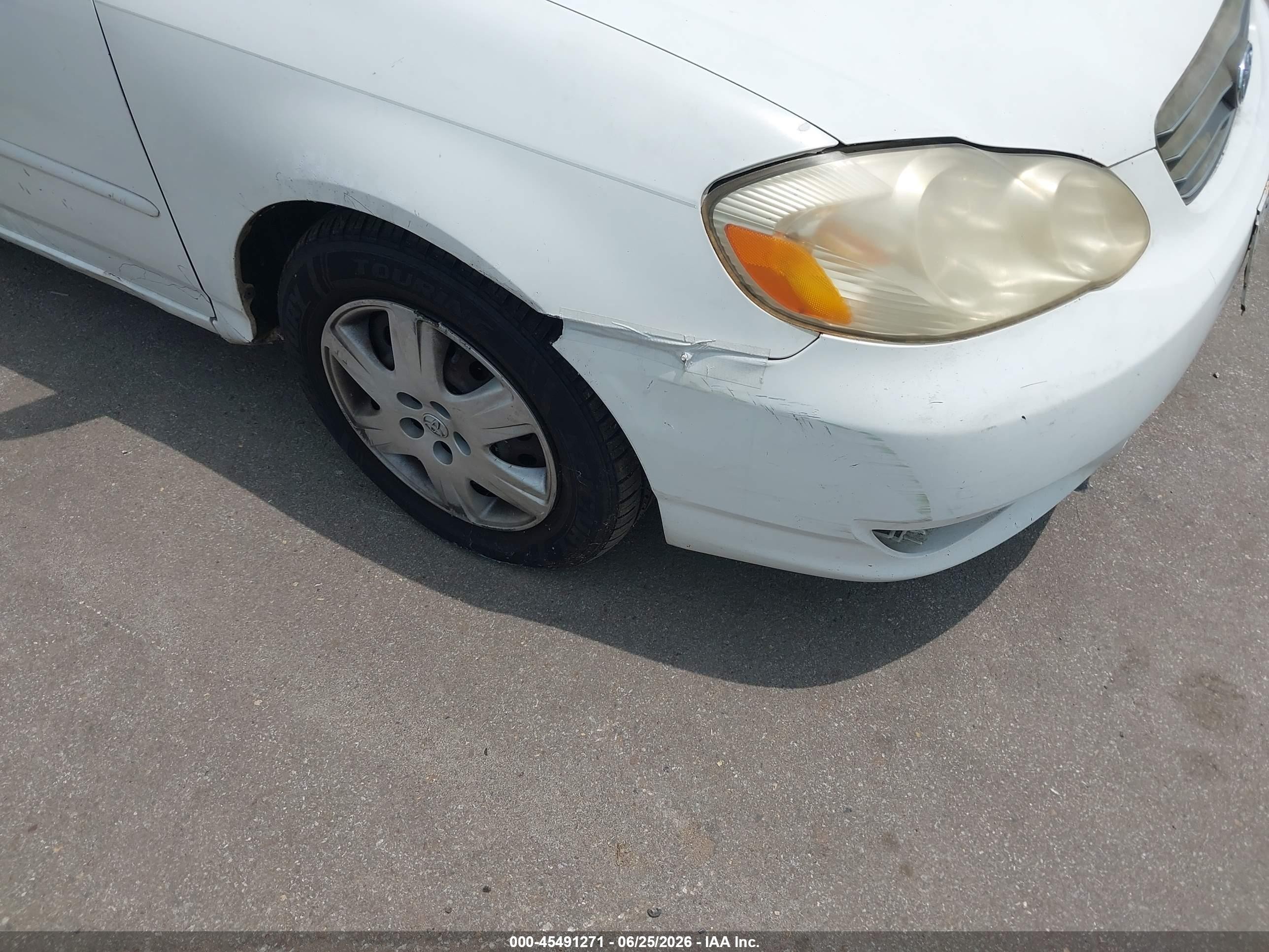 2004 Toyota Corolla Le White vin: JTDBR32E342019967