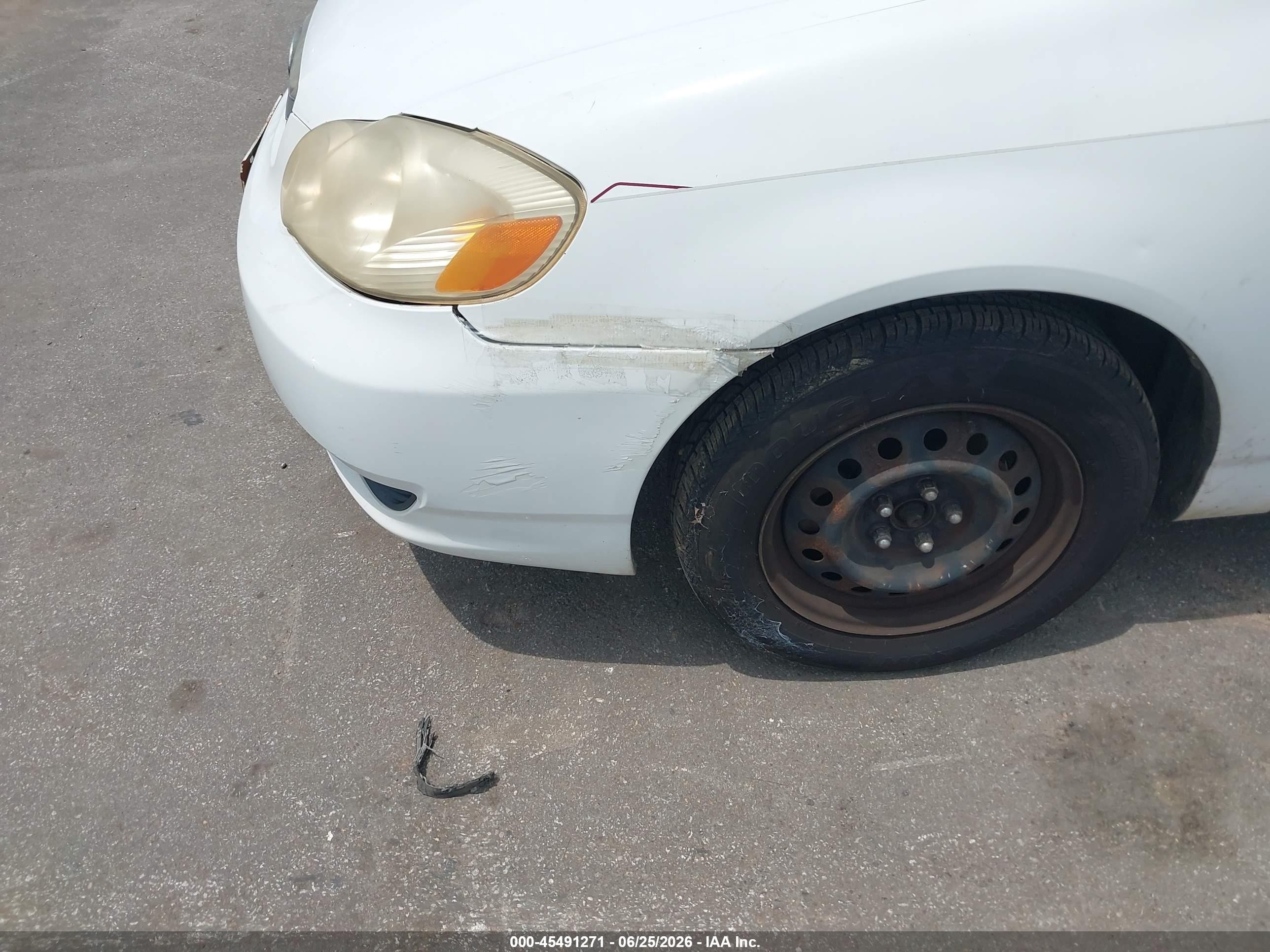 2004 Toyota Corolla Le White vin: JTDBR32E342019967