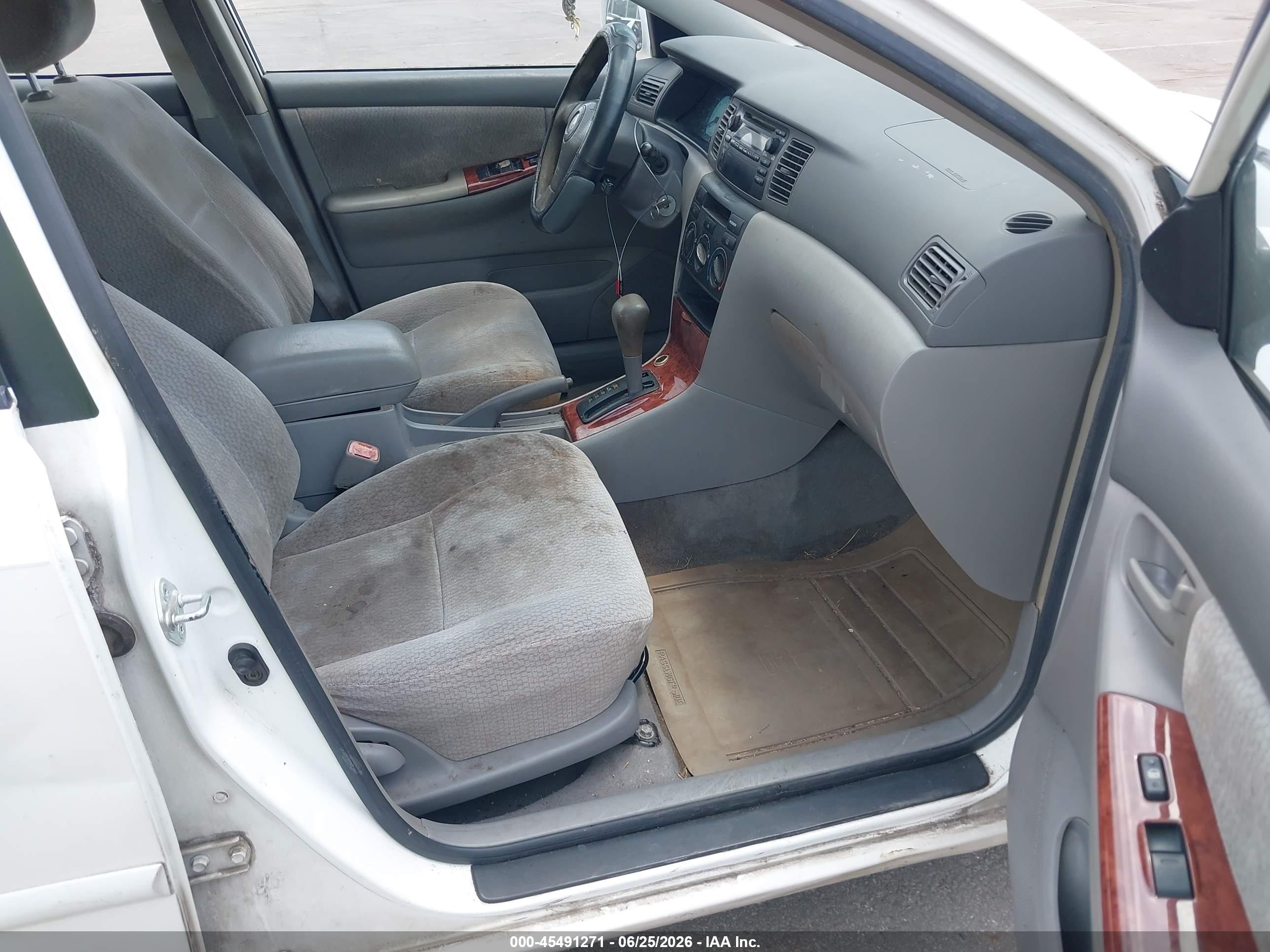 2004 Toyota Corolla Le White vin: JTDBR32E342019967