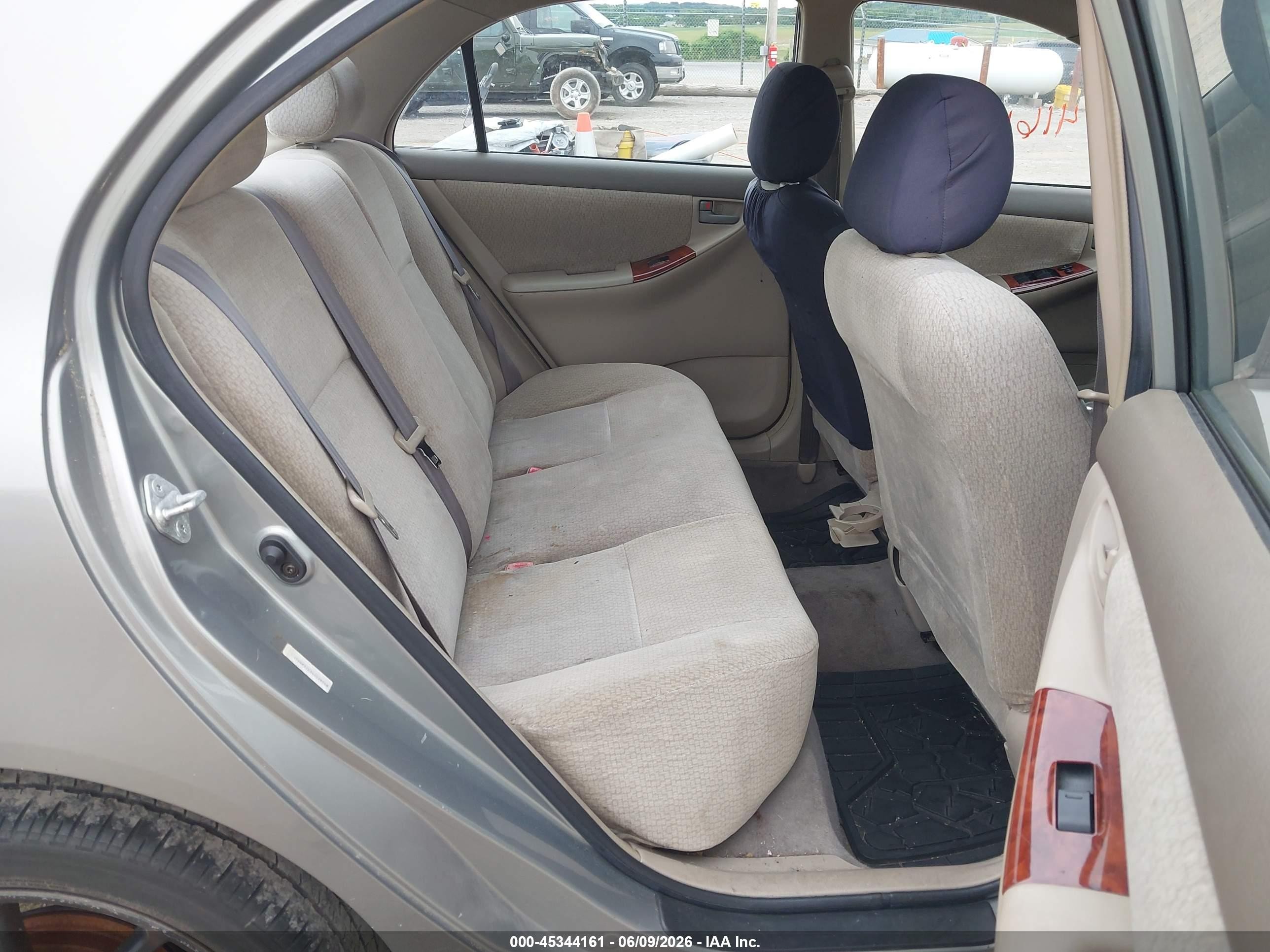 2004 Toyota Corolla Le Gray vin: JTDBR32E342029558