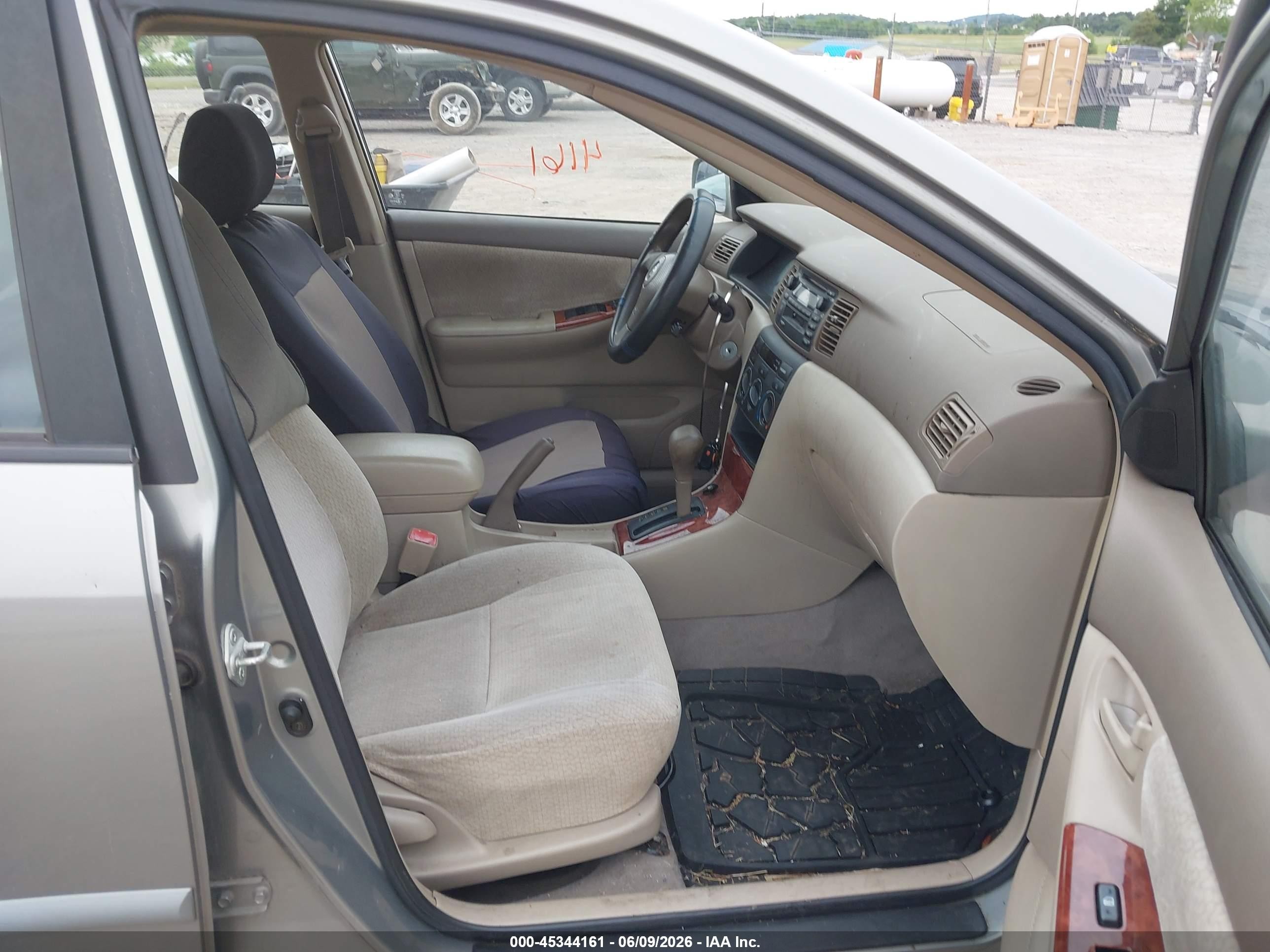 2004 Toyota Corolla Le Gray vin: JTDBR32E342029558