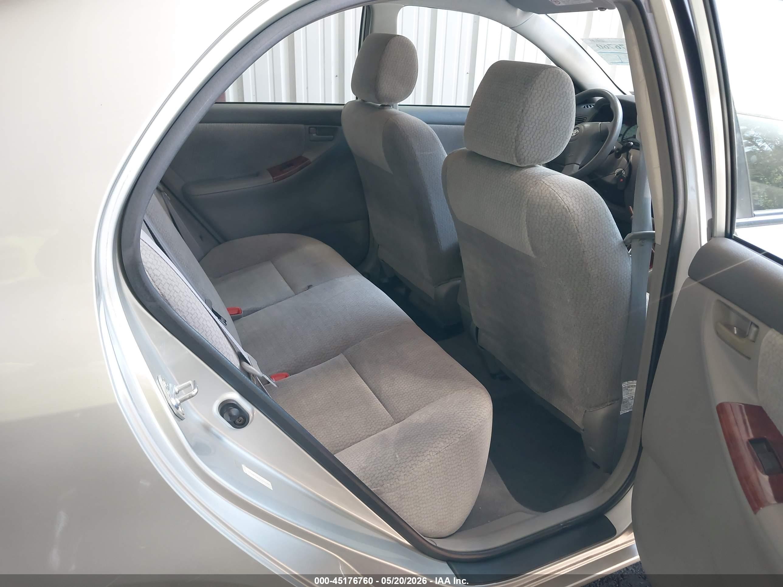 2004 Toyota Corolla Le Gray vin: JTDBR32E342035389